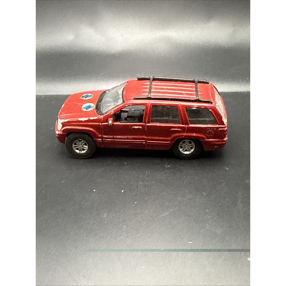 Diecast 2000 Jeep Grand Cherokee ~ 1/42 Scale ~ Red ~ MAISTO