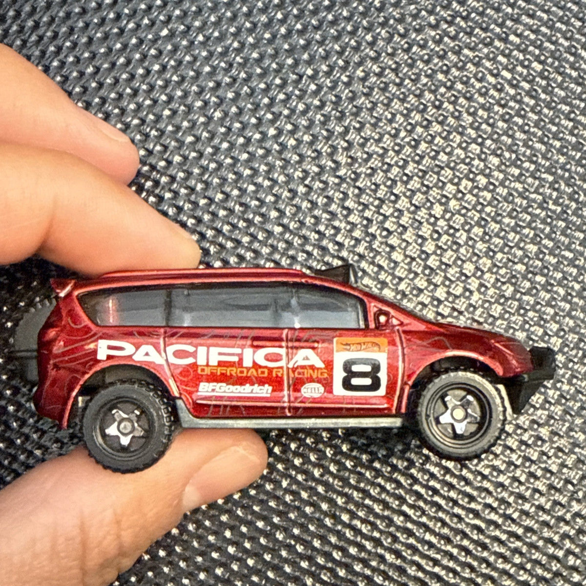 2018 HOT WHEELS CHRYSLER PACIFICA #8 OFFROAD RACING RED 1:64 DIECAST 3" RACE CAR