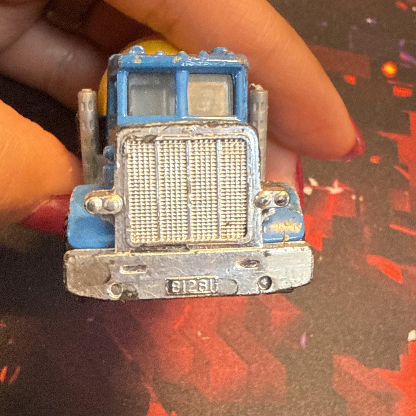 Matchbox Peterbilt 1981 Diecast Cement Truck Concrete Mixer Blue Yellow 1:80