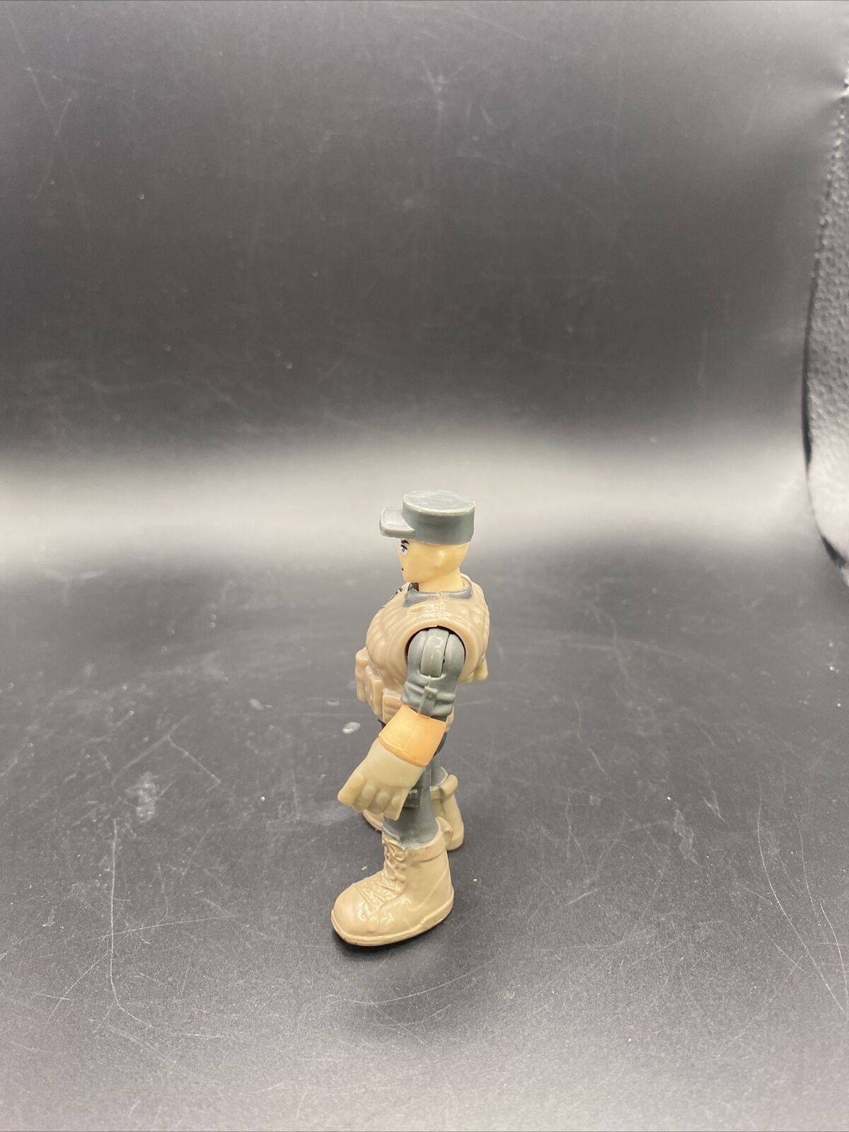Fisher - Price Imaginext Jurassic World Genuine Replacement Park Figure (2019) - toyscardscomics