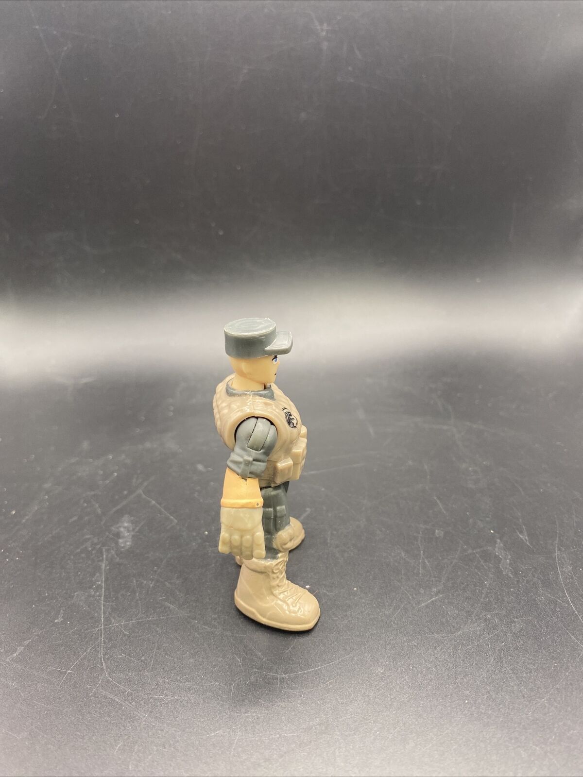 Fisher - Price Imaginext Jurassic World Genuine Replacement Park Figure (2019) - toyscardscomics
