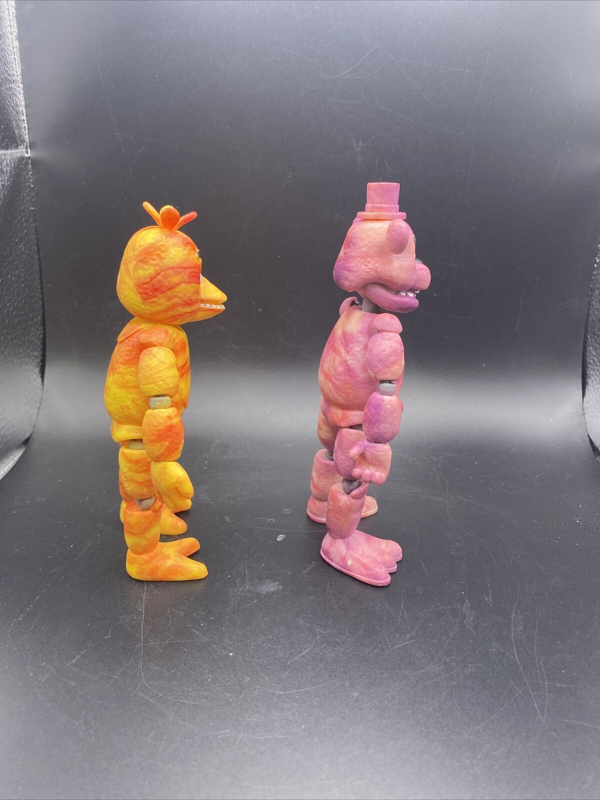 Five Nights At Freddys - Tie Dye FREDDY And CHICA Loose. - toyscardscomics