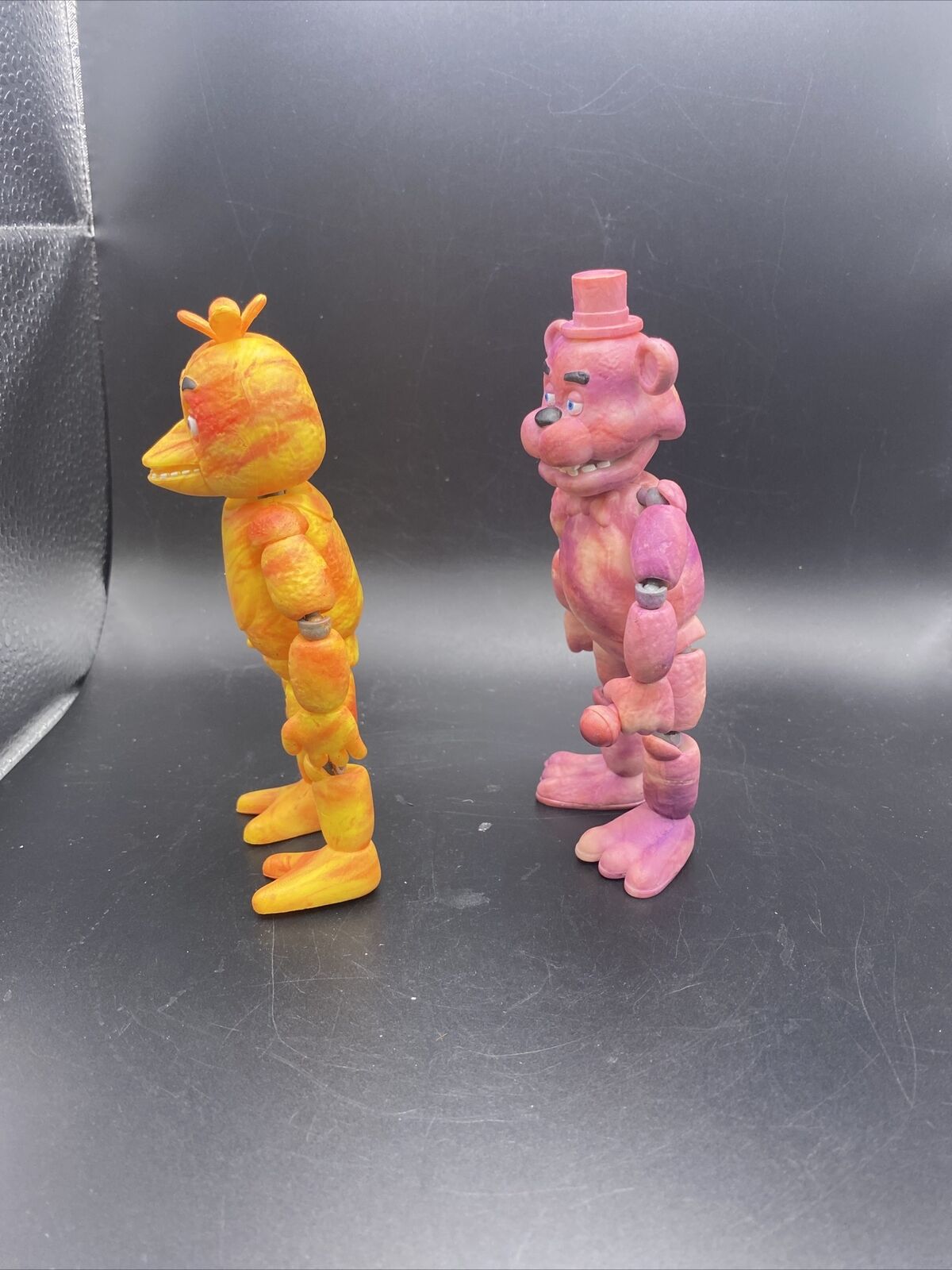 Five Nights At Freddys - Tie Dye FREDDY And CHICA Loose. - toyscardscomics