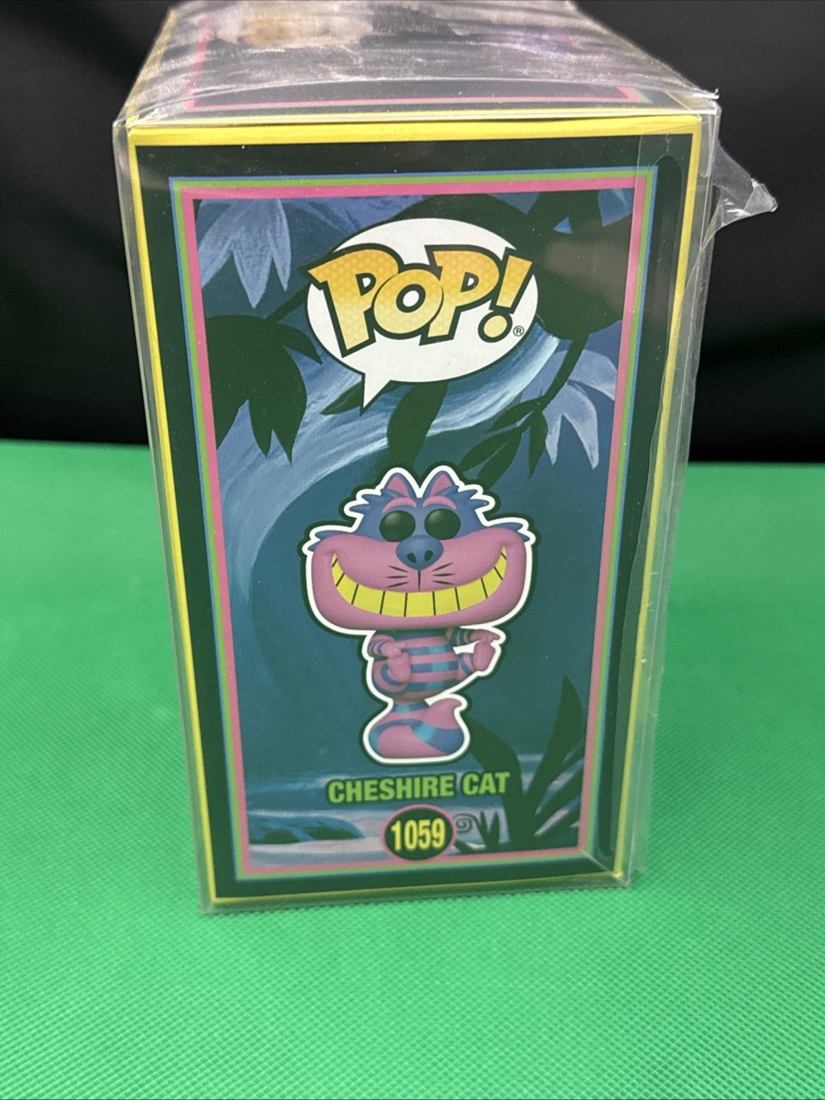 Funko Pop Alice in Wonderland Cheshire Cat 1059 Black Light Funko Shop Exclusive - toyscardscomics