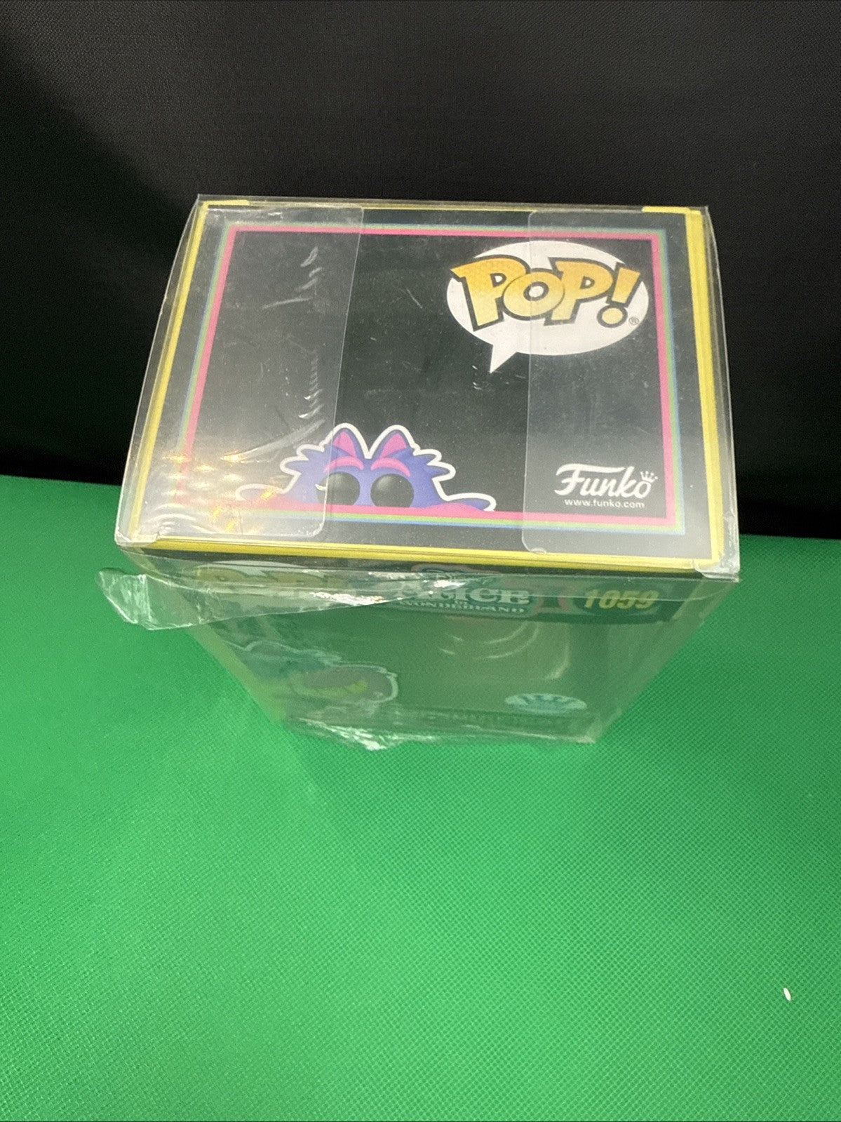 Funko Pop Alice in Wonderland Cheshire Cat 1059 Black Light Funko Shop Exclusive - toyscardscomics