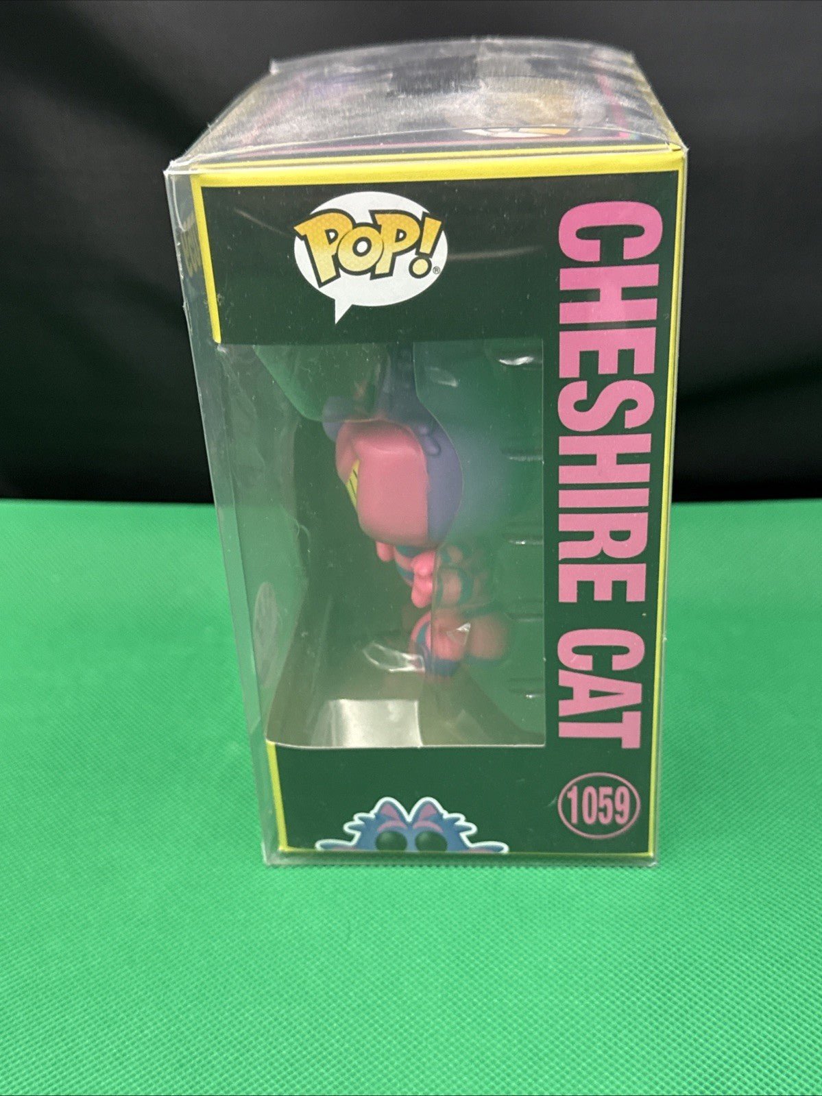 Funko Pop Alice in Wonderland Cheshire Cat 1059 Black Light Funko Shop Exclusive - toyscardscomics
