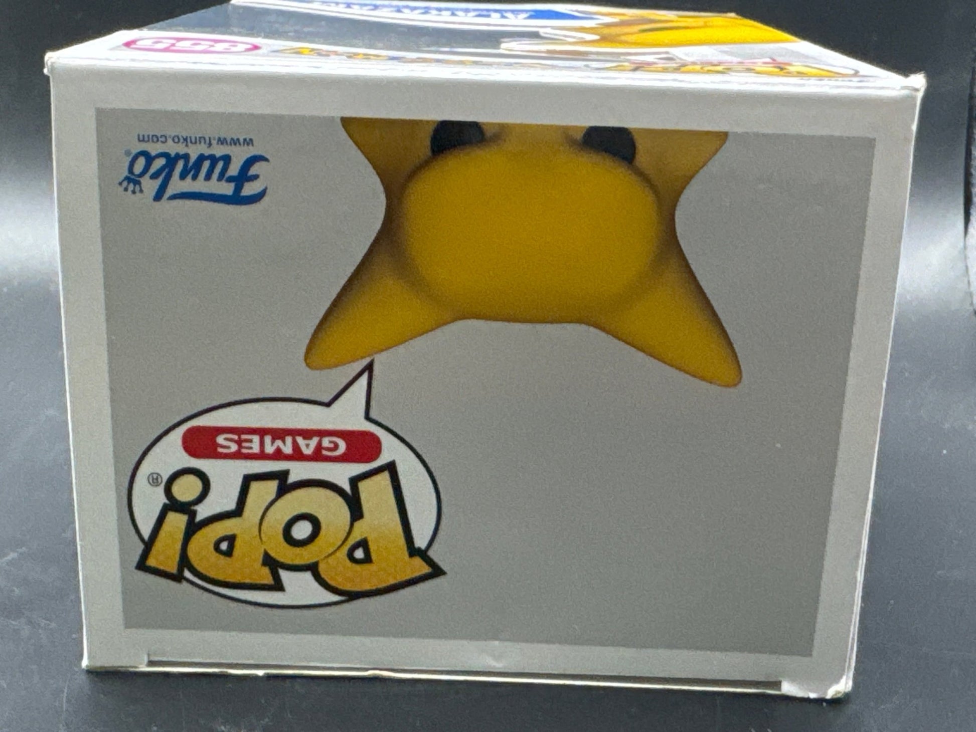 Funko Pop Pokemon Alakazam Generation 1 Vinyl Figure # 855 - toyscardscomics