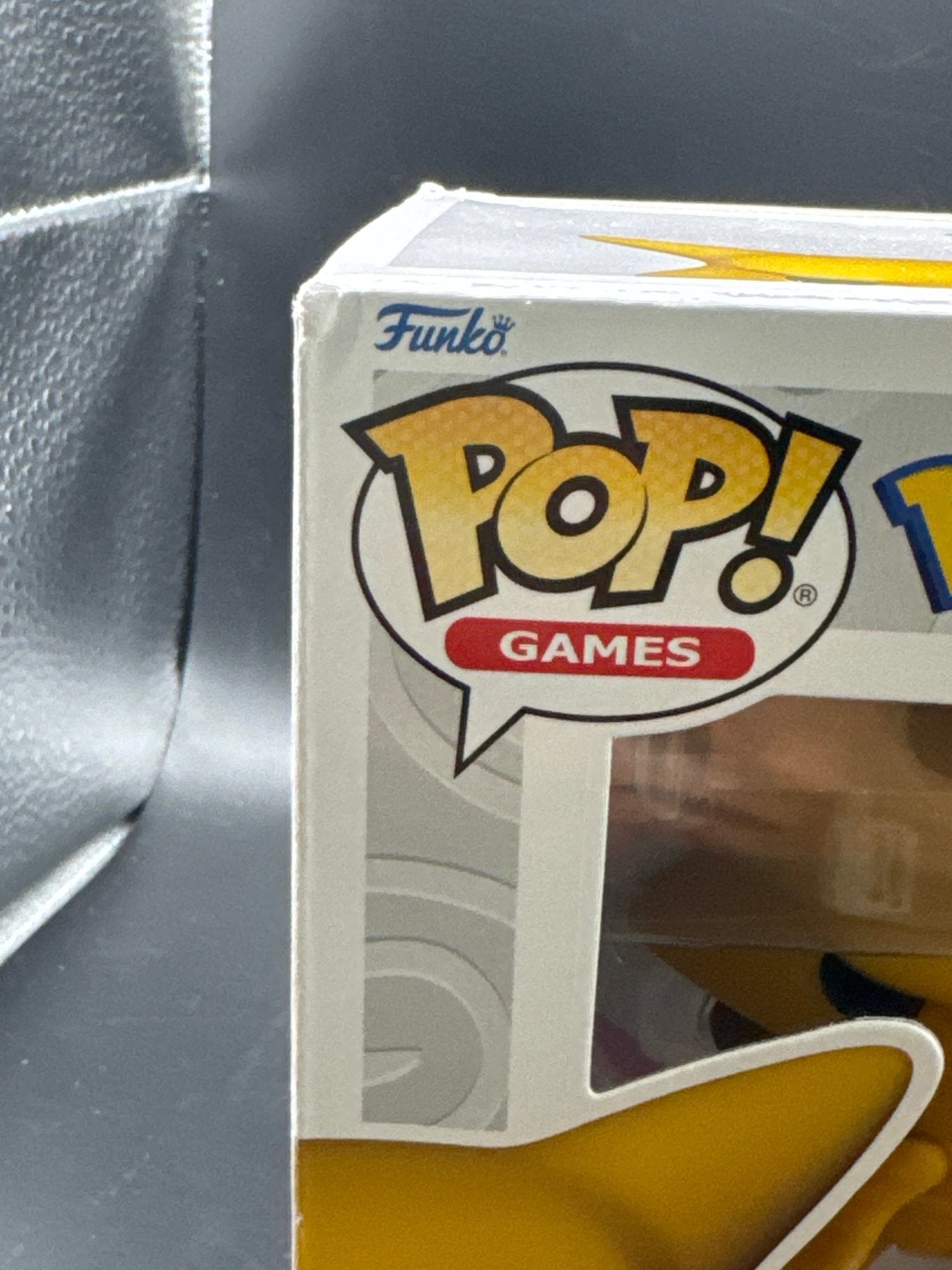 Funko Pop Pokemon Alakazam Generation 1 Vinyl Figure # 855 - toyscardscomics