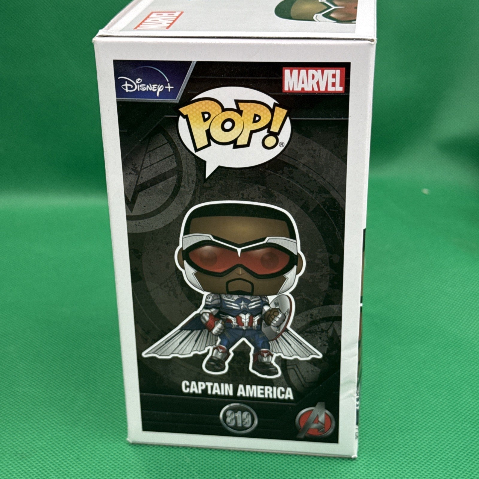 Funko Pop: The Falcon and Winter Soldier - Captain America 819 (GameStop) E - toyscardscomics