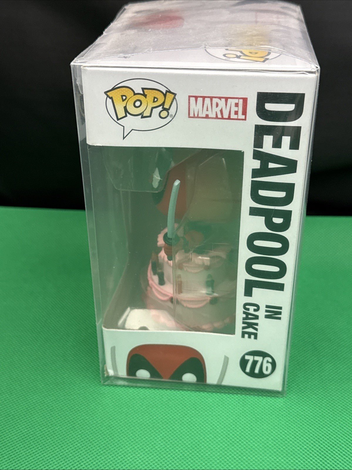 Funko Pop! Vinyl: Marvel - Deadpool in Cake 776 - toyscardscomics