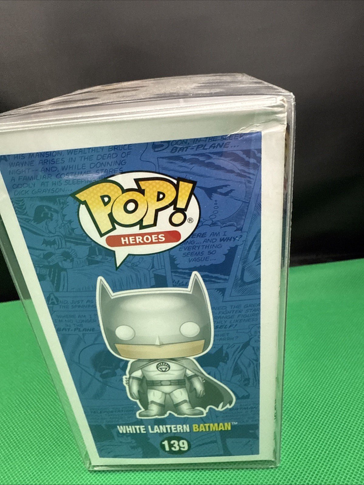Funko Pop White Lantern Batman 139 Exclusive w/ protector - toyscardscomics