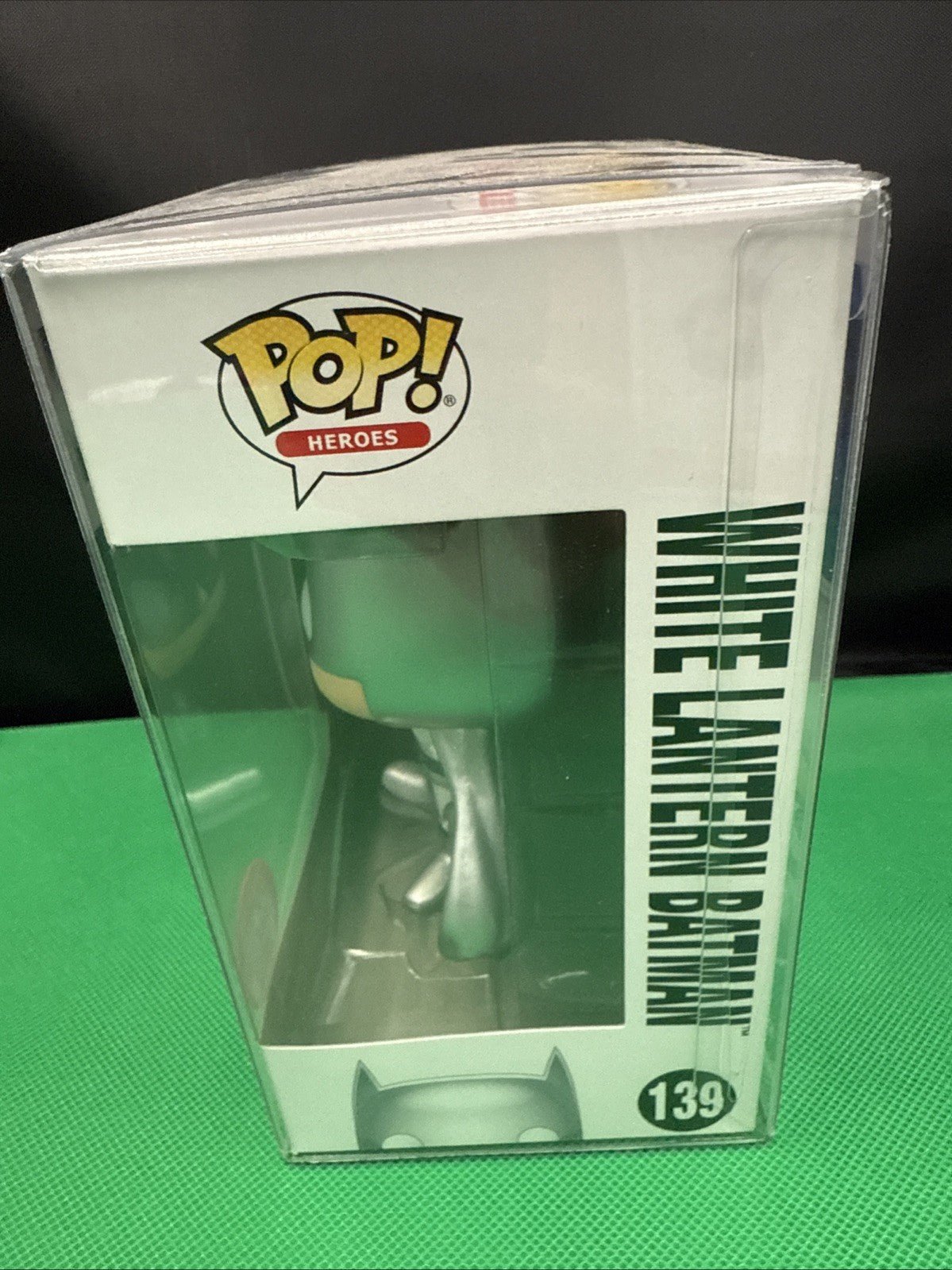 Funko Pop White Lantern Batman 139 Exclusive w/ protector - toyscardscomics