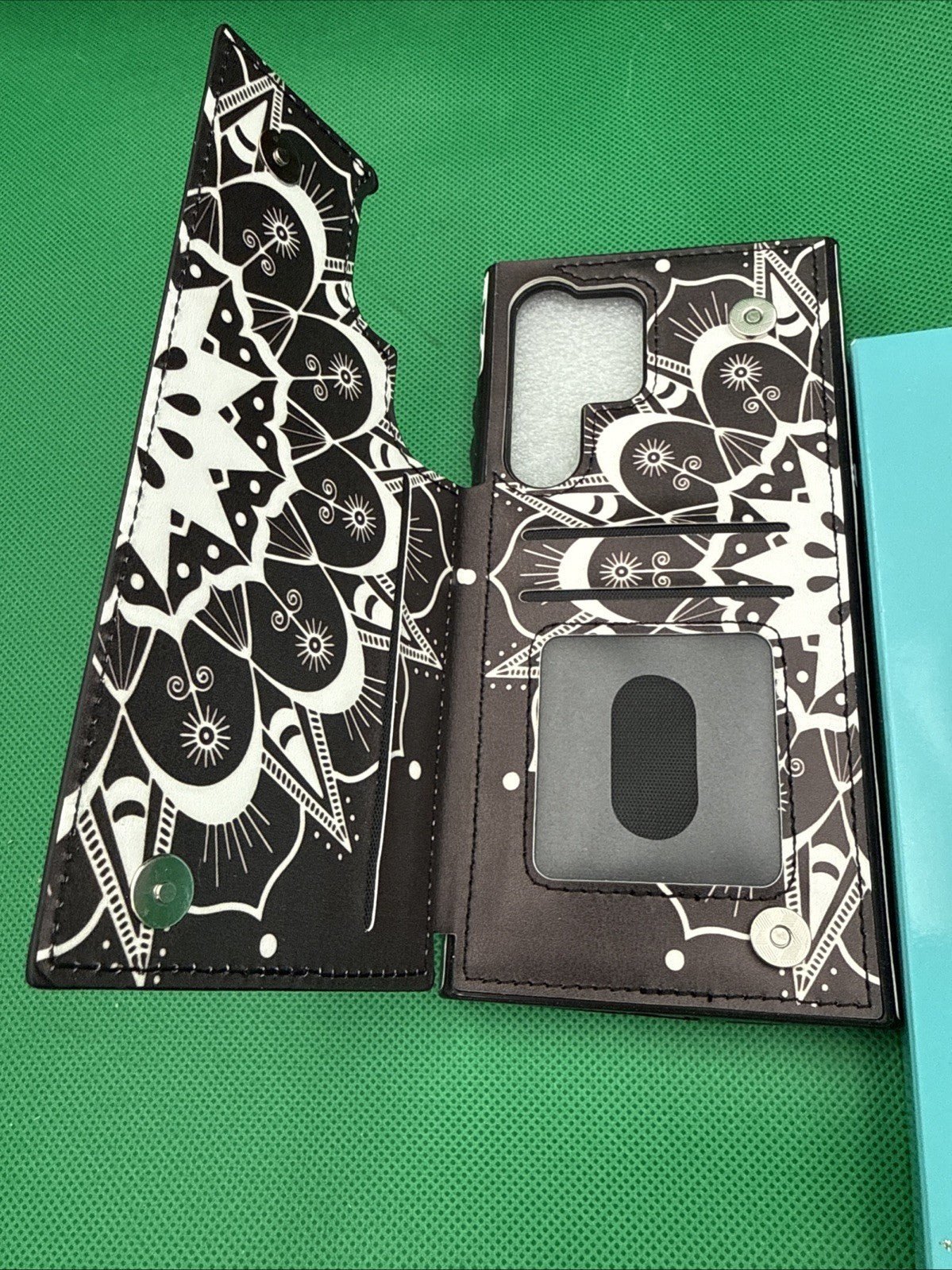 Goodon Wallet Case For Samsung Galaxy S24 Ultra - Modern Floral Design - toyscardscomics