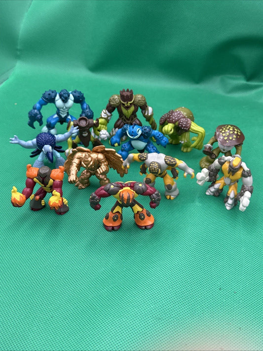 Gormiti Bundle of 12 Figures Giochi Preziosi Mixed Lot - toyscardscomics