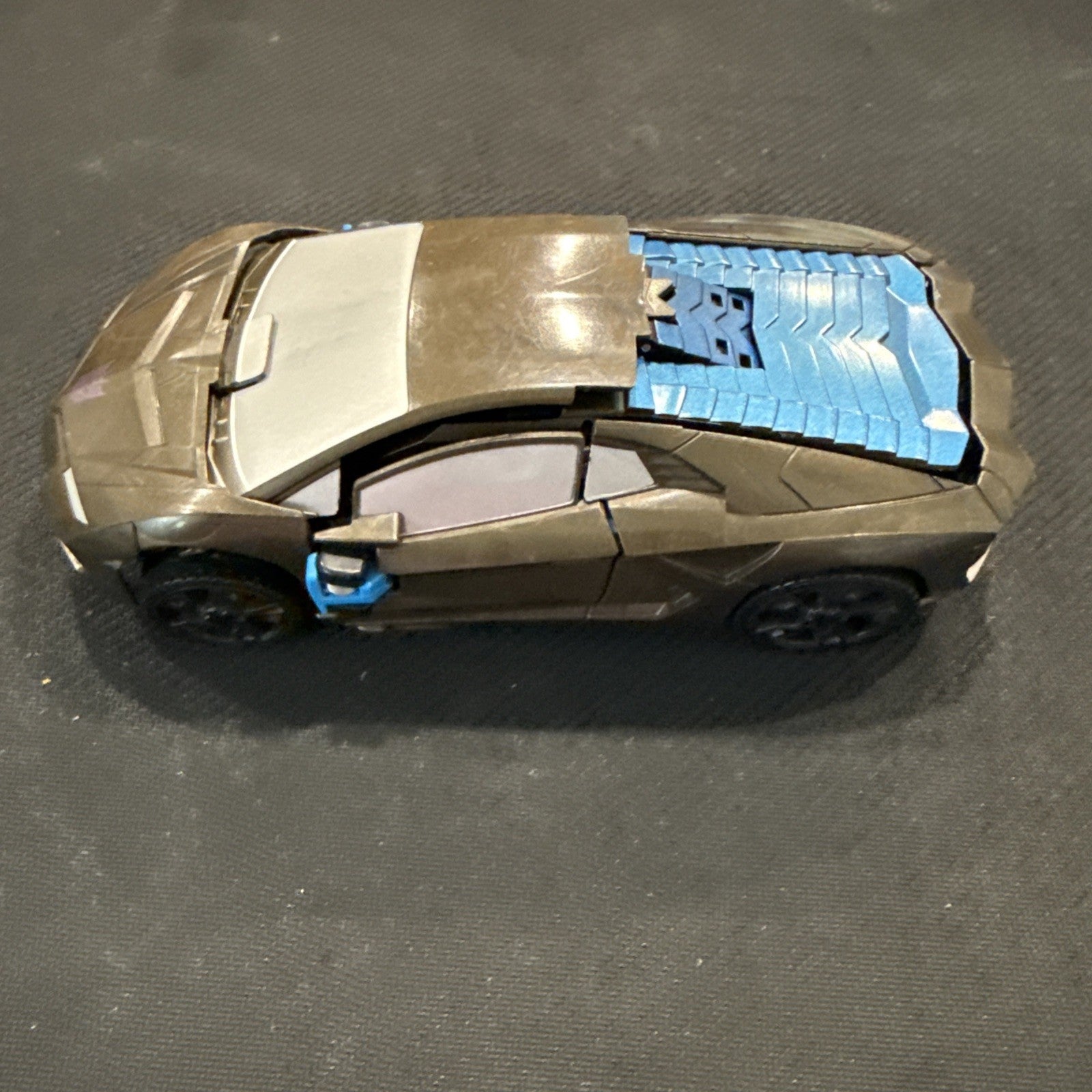 Hasbro Transformers Age of Extinction Flip and Change Lockdown AOE b32 - toyscardscomics