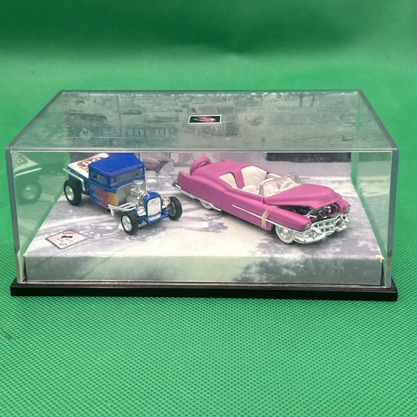 Hot Wheels 100% Woodward Ave 2 Car Set '53 Cadillac & 32 Ford Pickup - toyscardscomics