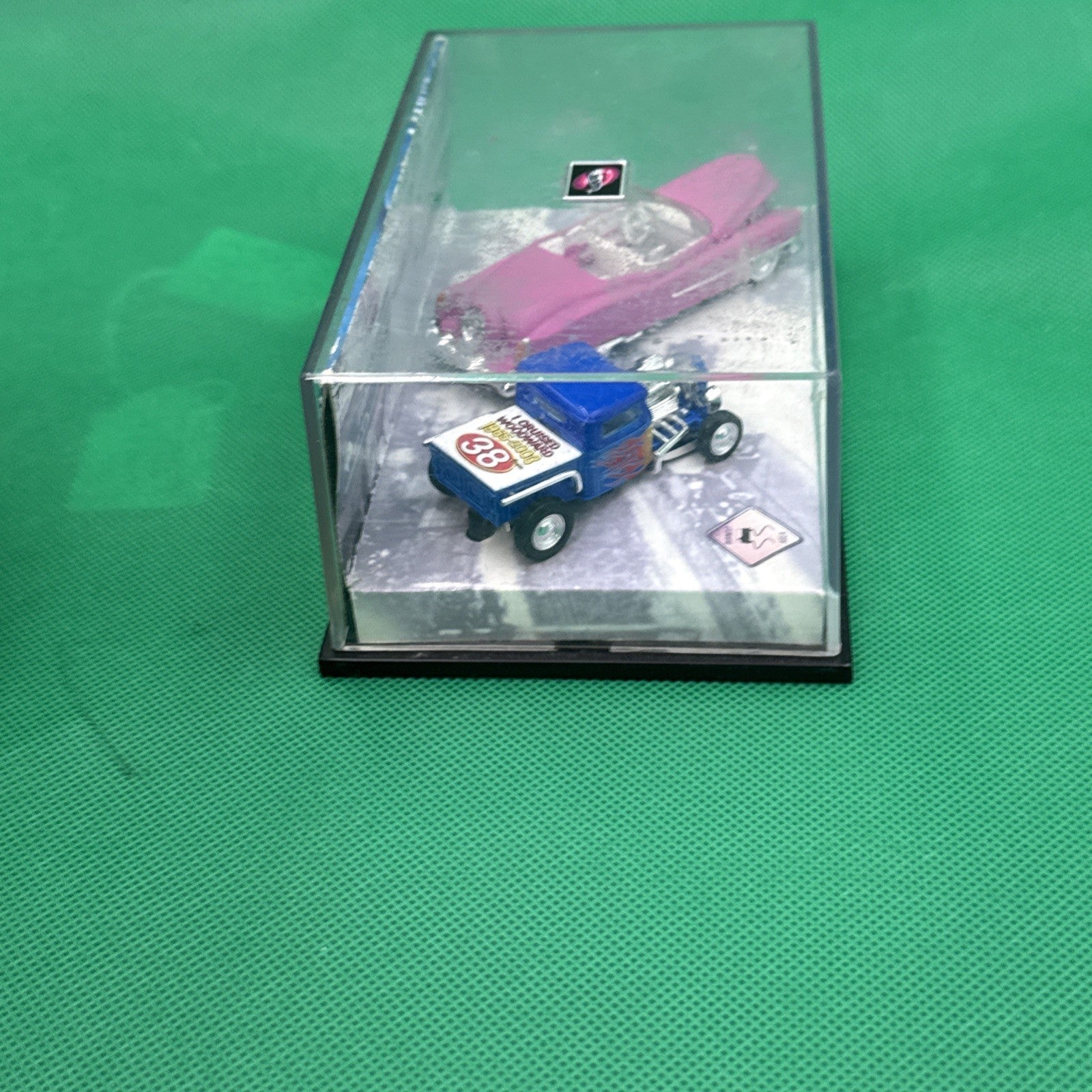 Hot Wheels 100% Woodward Ave 2 Car Set '53 Cadillac & 32 Ford Pickup - toyscardscomics