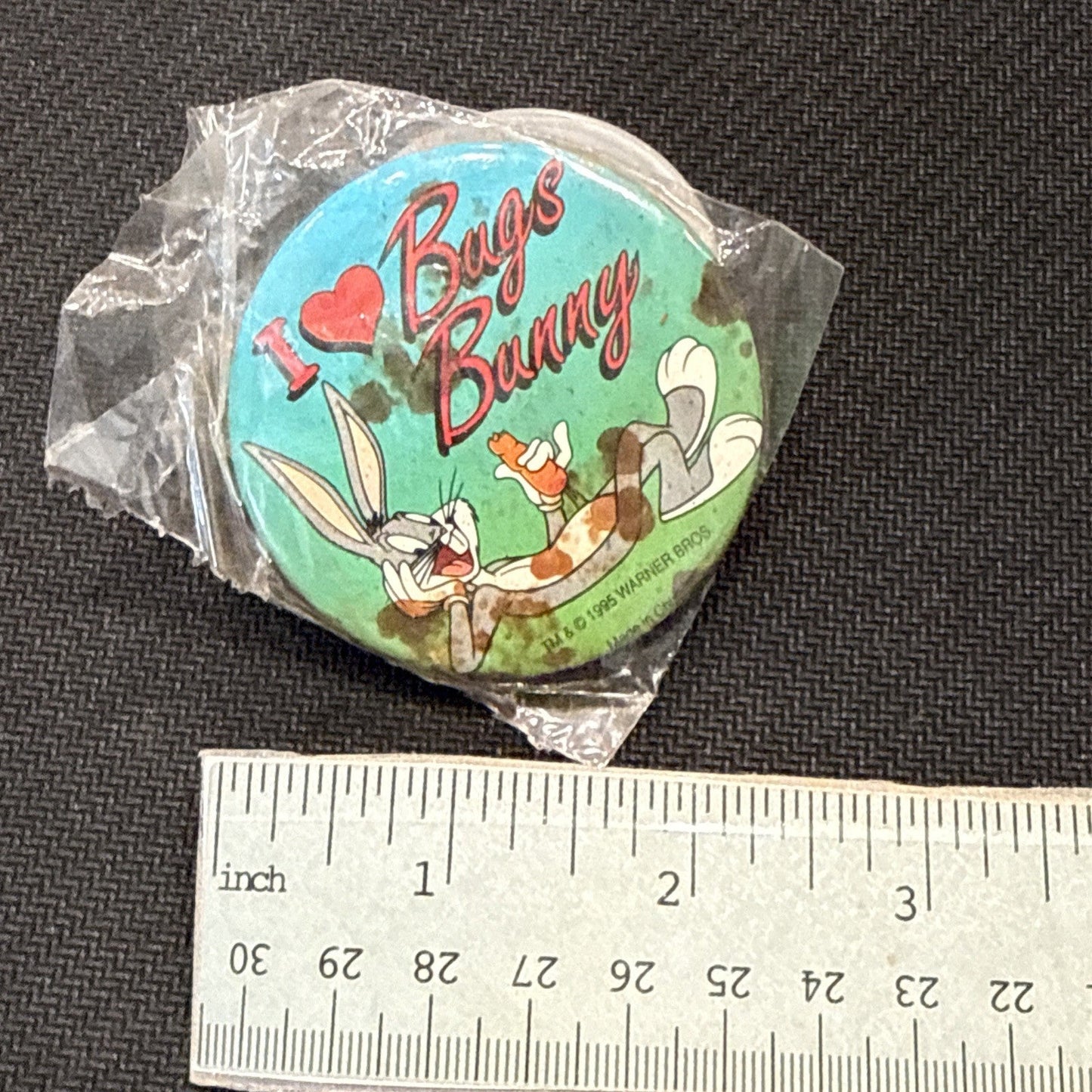 I❤️ Bugs Bunny Vintage 1990’s Kids Looney Tunes Safety Pin Back Button 🐰🐇 - toyscardscomics