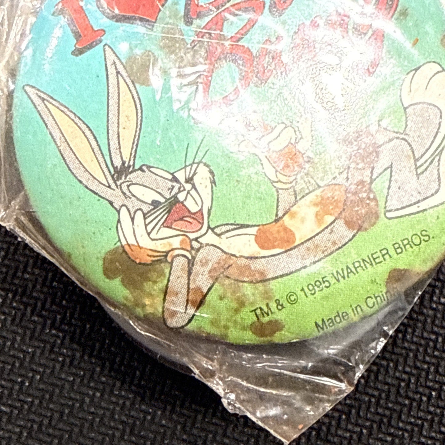 I❤️ Bugs Bunny Vintage 1990’s Kids Looney Tunes Safety Pin Back Button 🐰🐇 - toyscardscomics