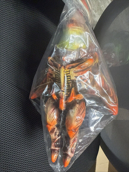 Manta X Flourescent Coral Edition - toyscardscomics