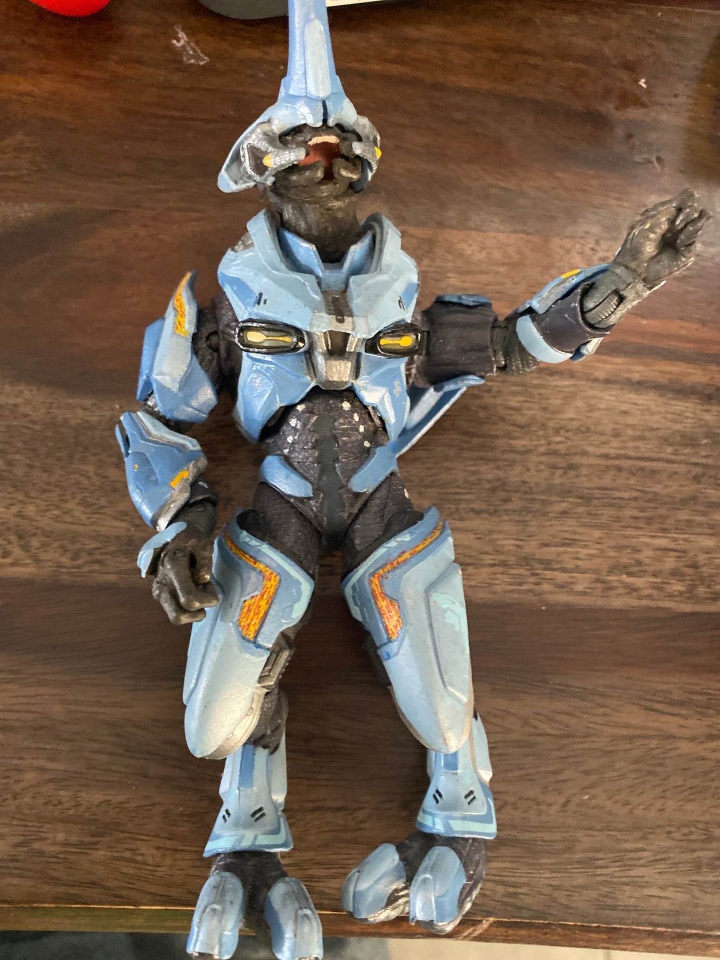 McFarlane Halo Reach Series 6 INVASION Elite General Action Figure has helmet - toyscardscomics