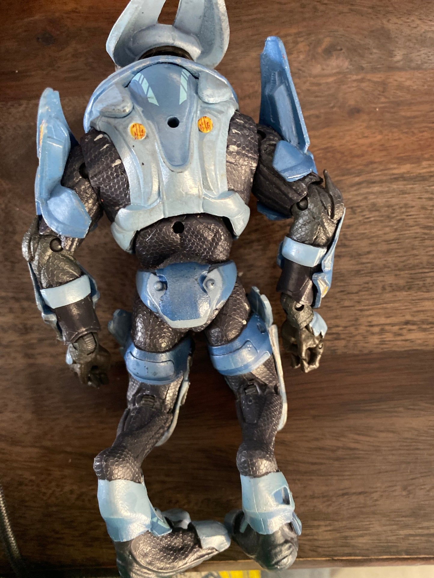 McFarlane Halo Reach Series 6 INVASION Elite General Action Figure has helmet - toyscardscomics