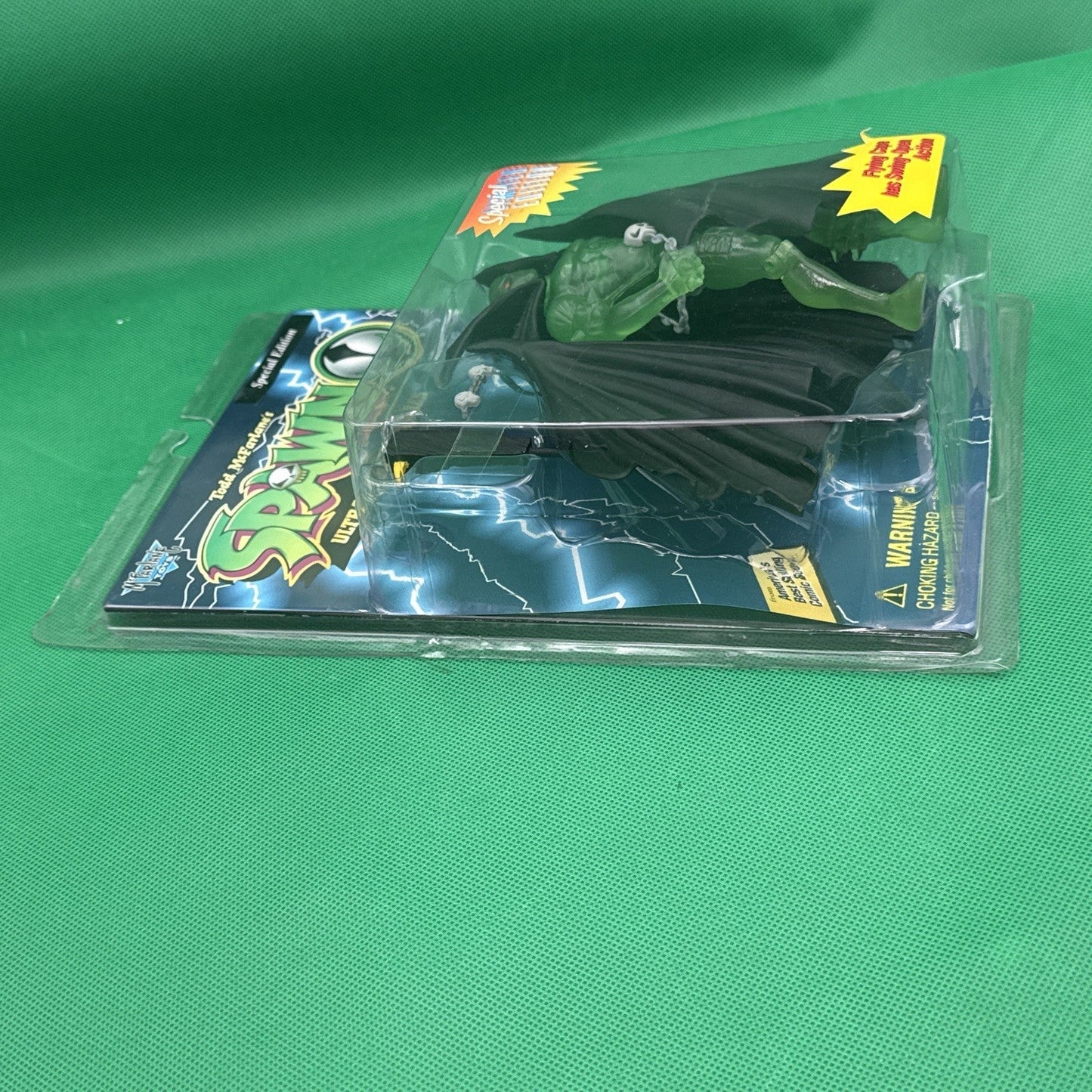 McFarlane Special Limited Edition GREEN Necroplasma Spawn Flying Cape & Comic Bk - toyscardscomics