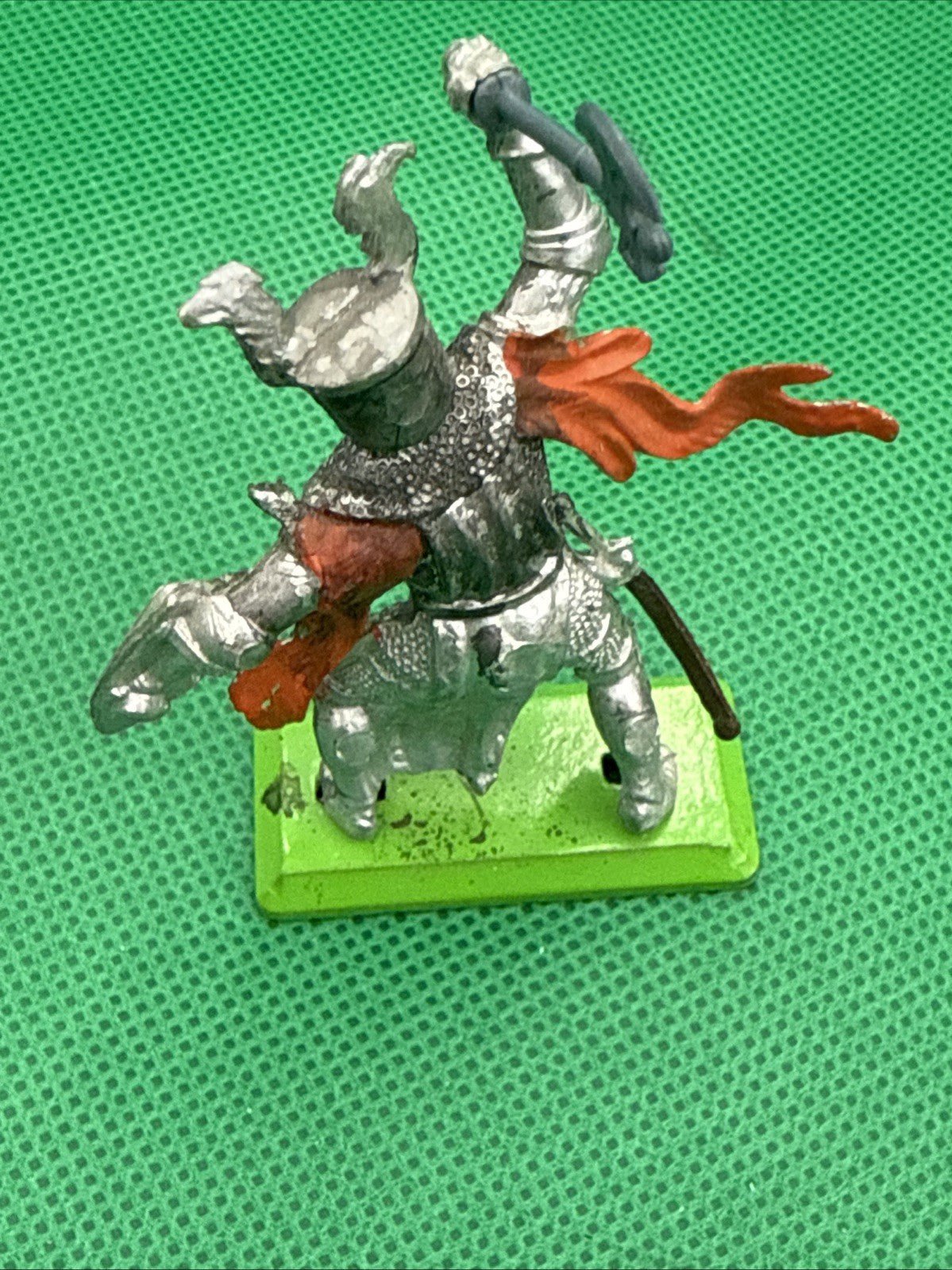 Medieval KNIGHT 5 metallic base BRITAINS deetail ENGLAND 1971 toy soldier - toyscardscomics