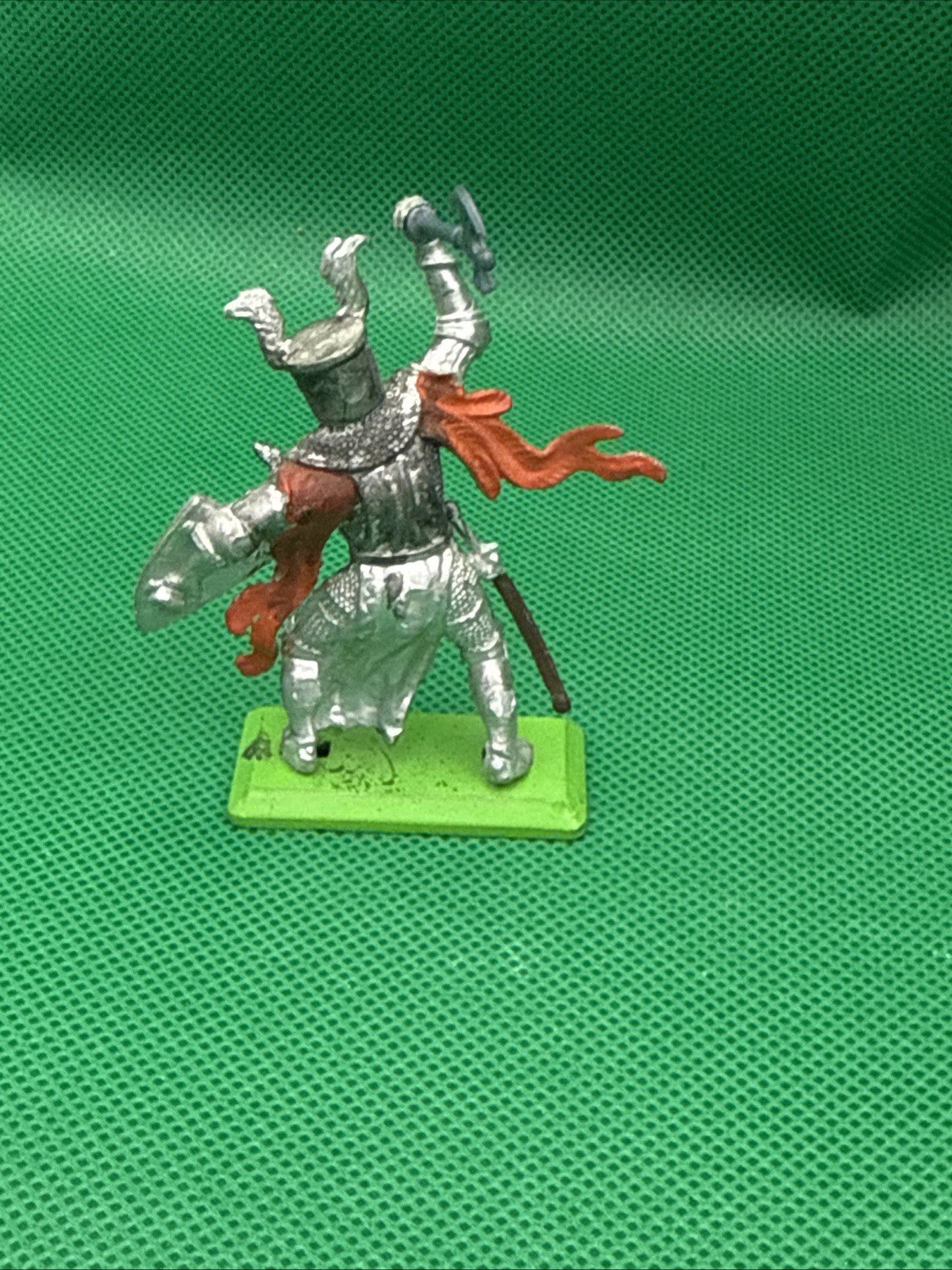 Medieval KNIGHT 5 metallic base BRITAINS deetail ENGLAND 1971 toy soldier - toyscardscomics