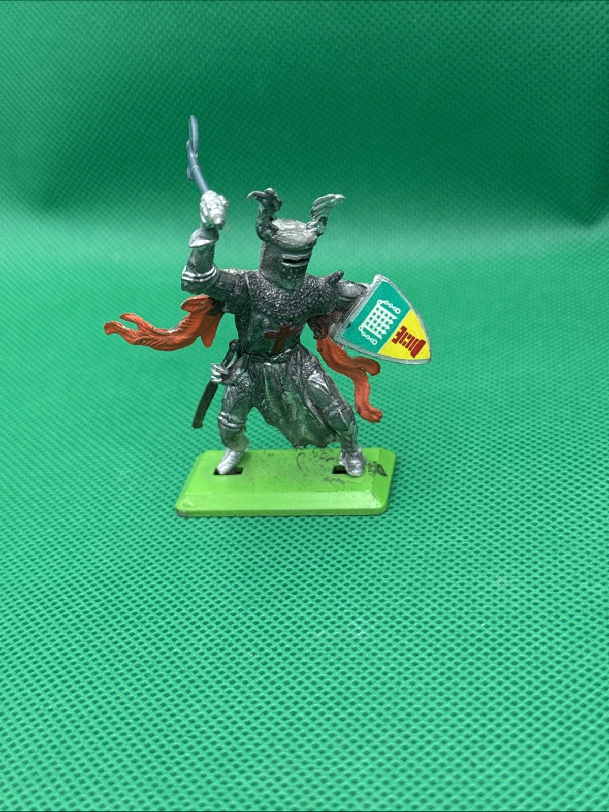 Medieval KNIGHT 5 metallic base BRITAINS deetail ENGLAND 1971 toy soldier - toyscardscomics