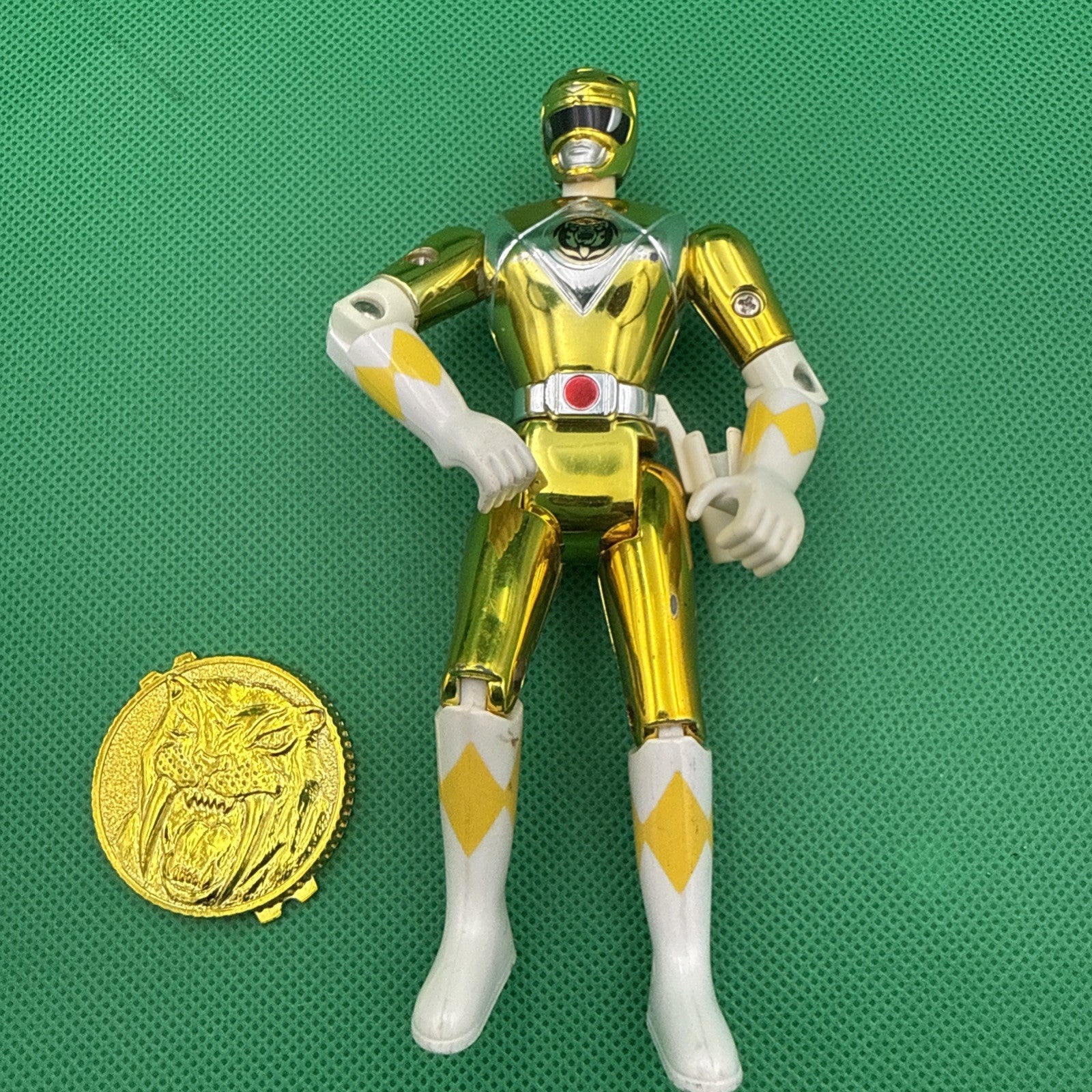 Mighty Morphin Power Rangers The Movie Metallic Yellow Ranger Figure - toyscardscomics