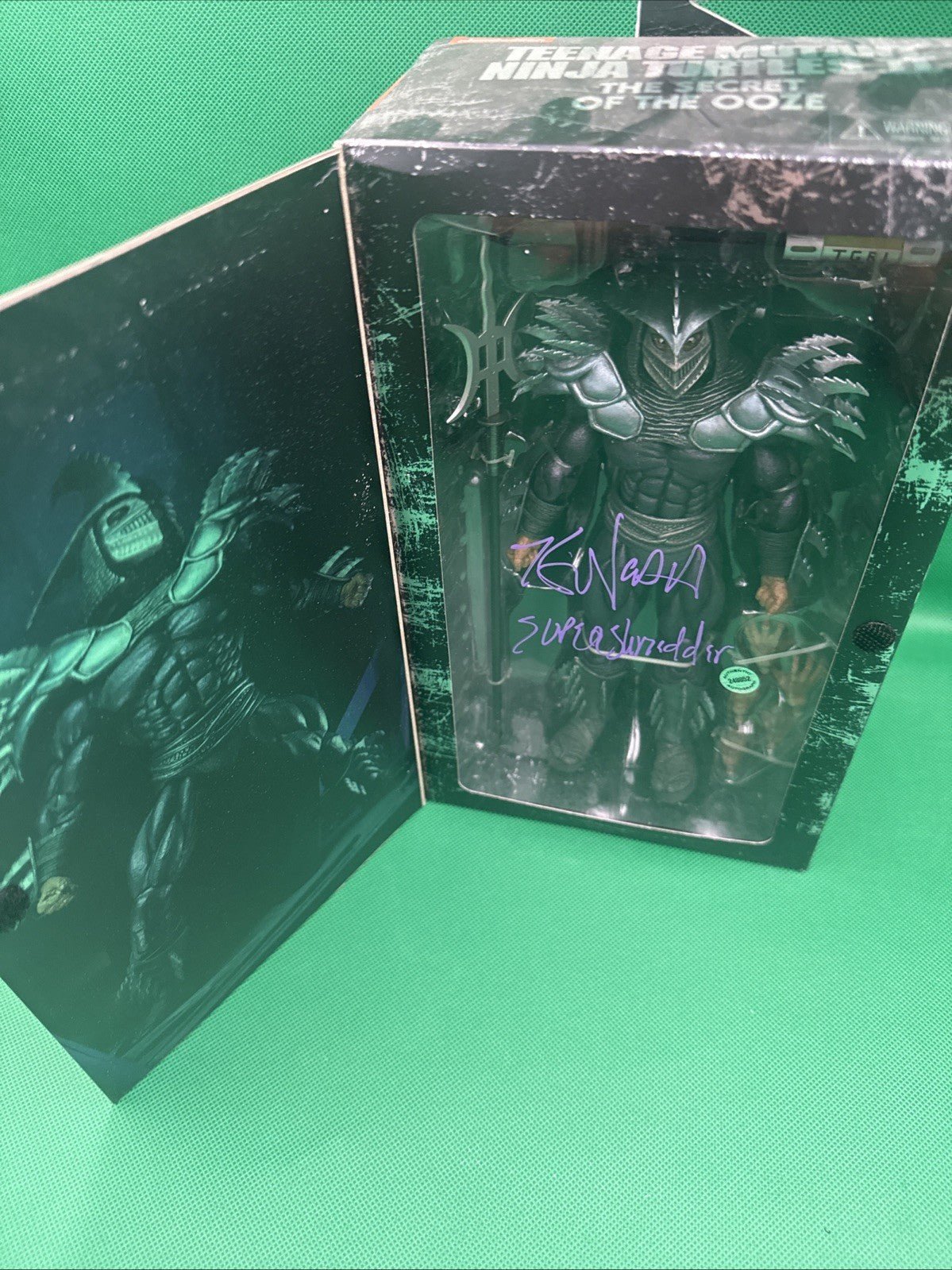 NECA Teenage Mutant Ninja Turtles II: The Secret of the Ooze Super Shredder. - toyscardscomics