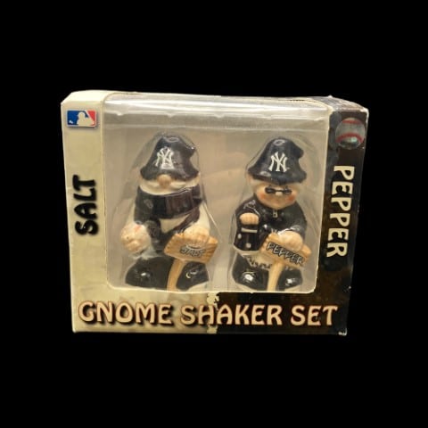 NEW York Gnome Shaker Set salt pepper Forever Collectibles MLB - toyscardscomics