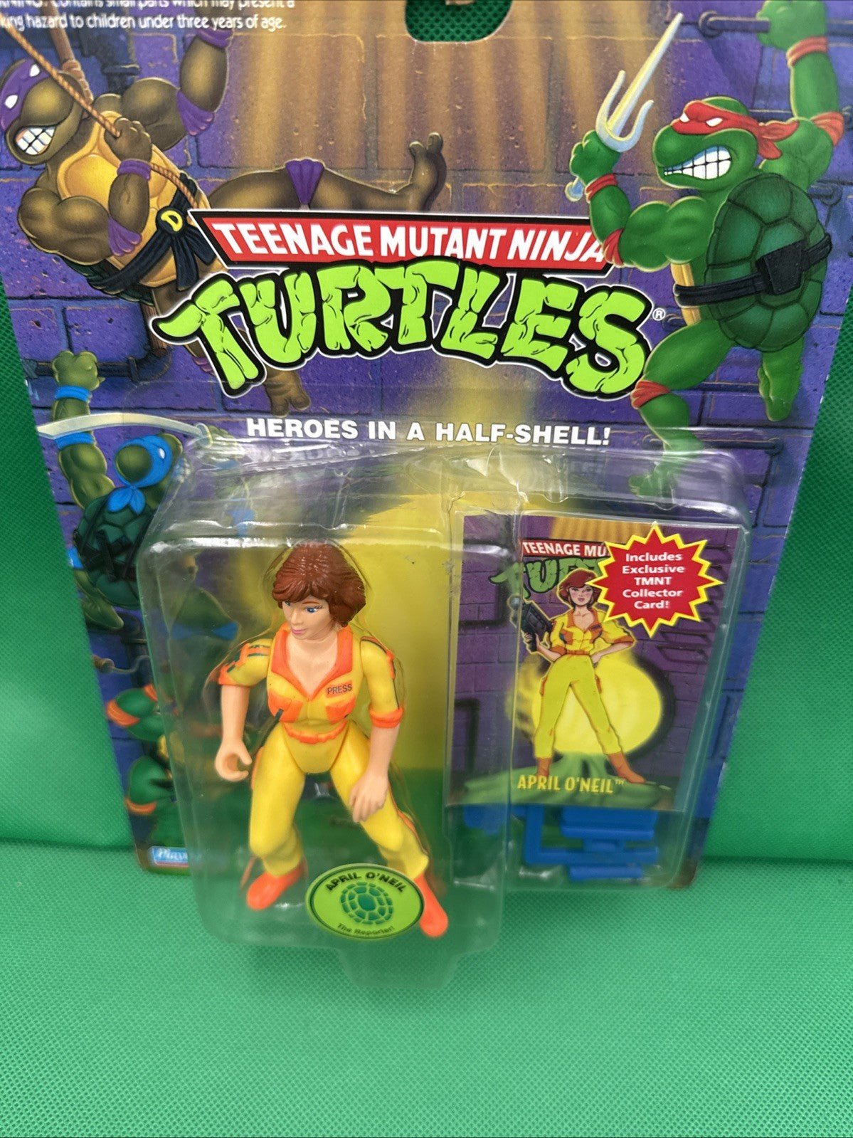 Playmates Teenage Mutant Ninja Turtles 1994 Heroes in a Half Shell April O’Neil - toyscardscomics