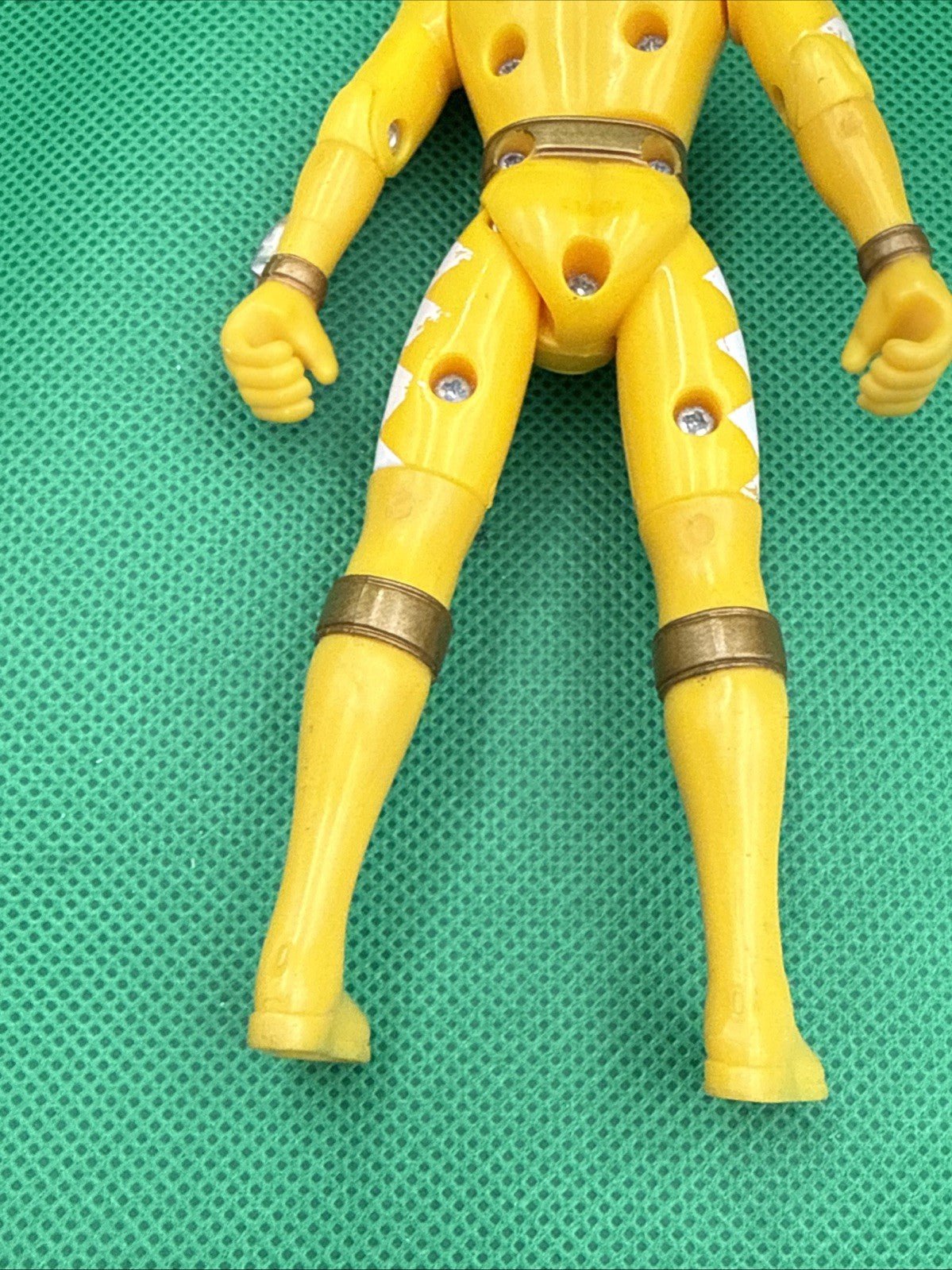 Power Rangers 6” Yellow Power Ranger 2003 Bandai - toyscardscomics