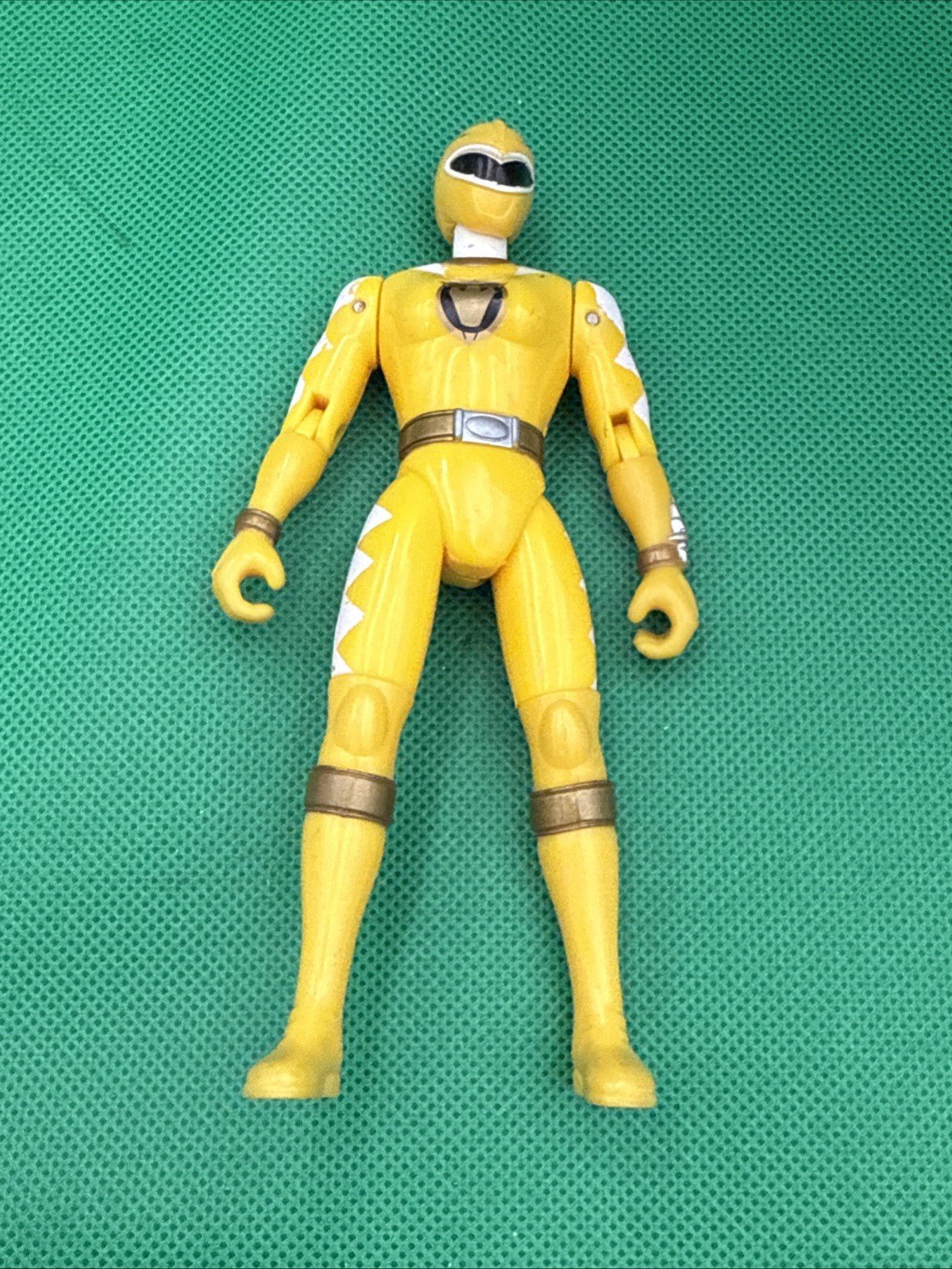 Power Rangers 6” Yellow Power Ranger 2003 Bandai - toyscardscomics