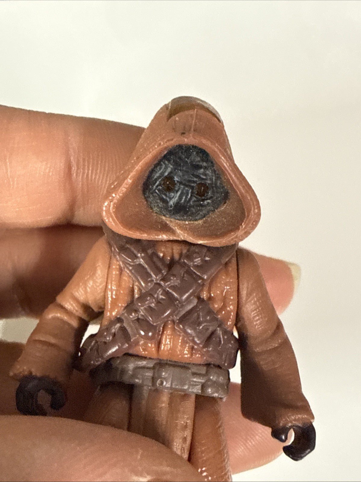 Star Wars 1996 JAWA with GLOWING EYES 3.75" Figure - toyscardscomics