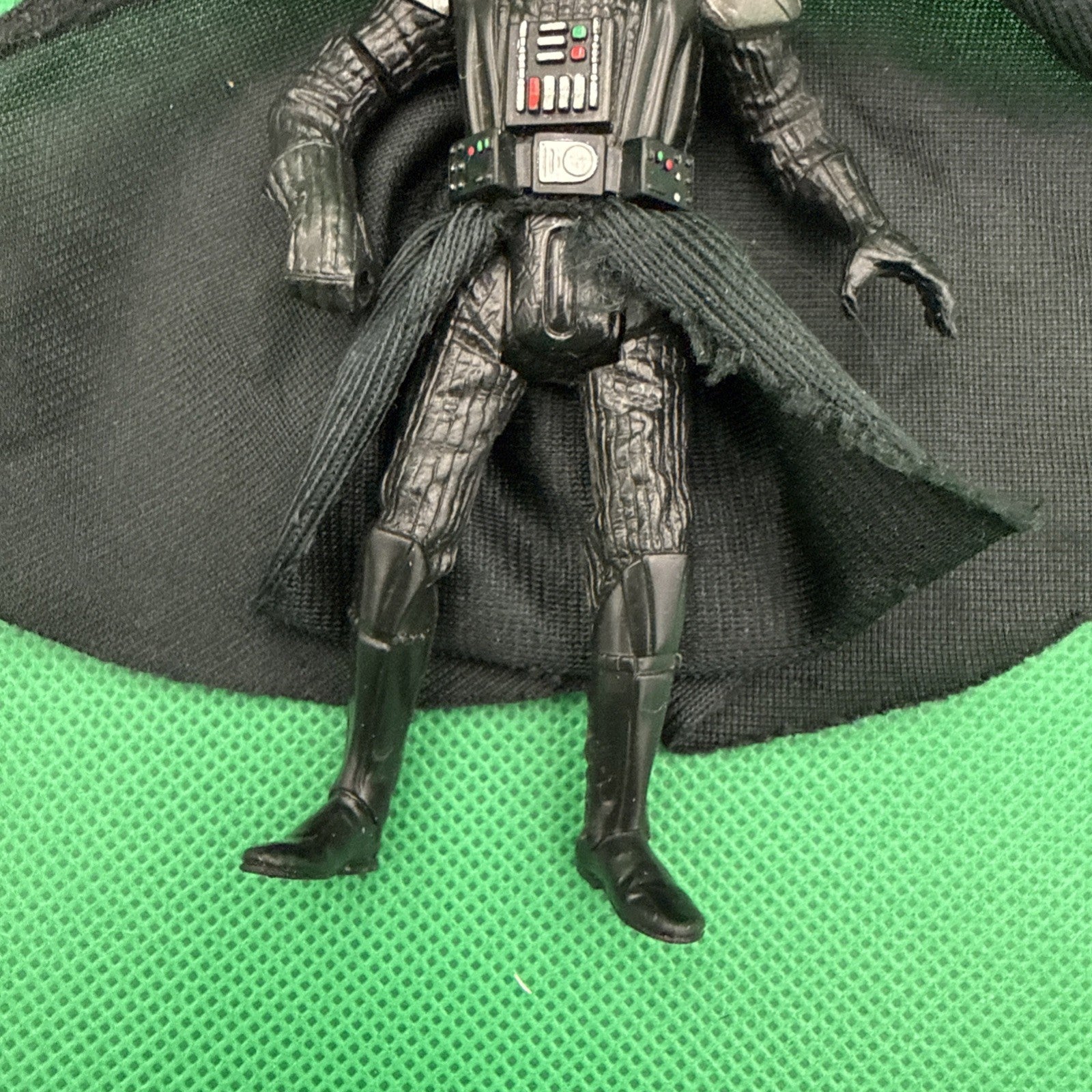 Star Wars Darth Vader Figure 2004 Hasbro LFL 4” - toyscardscomics