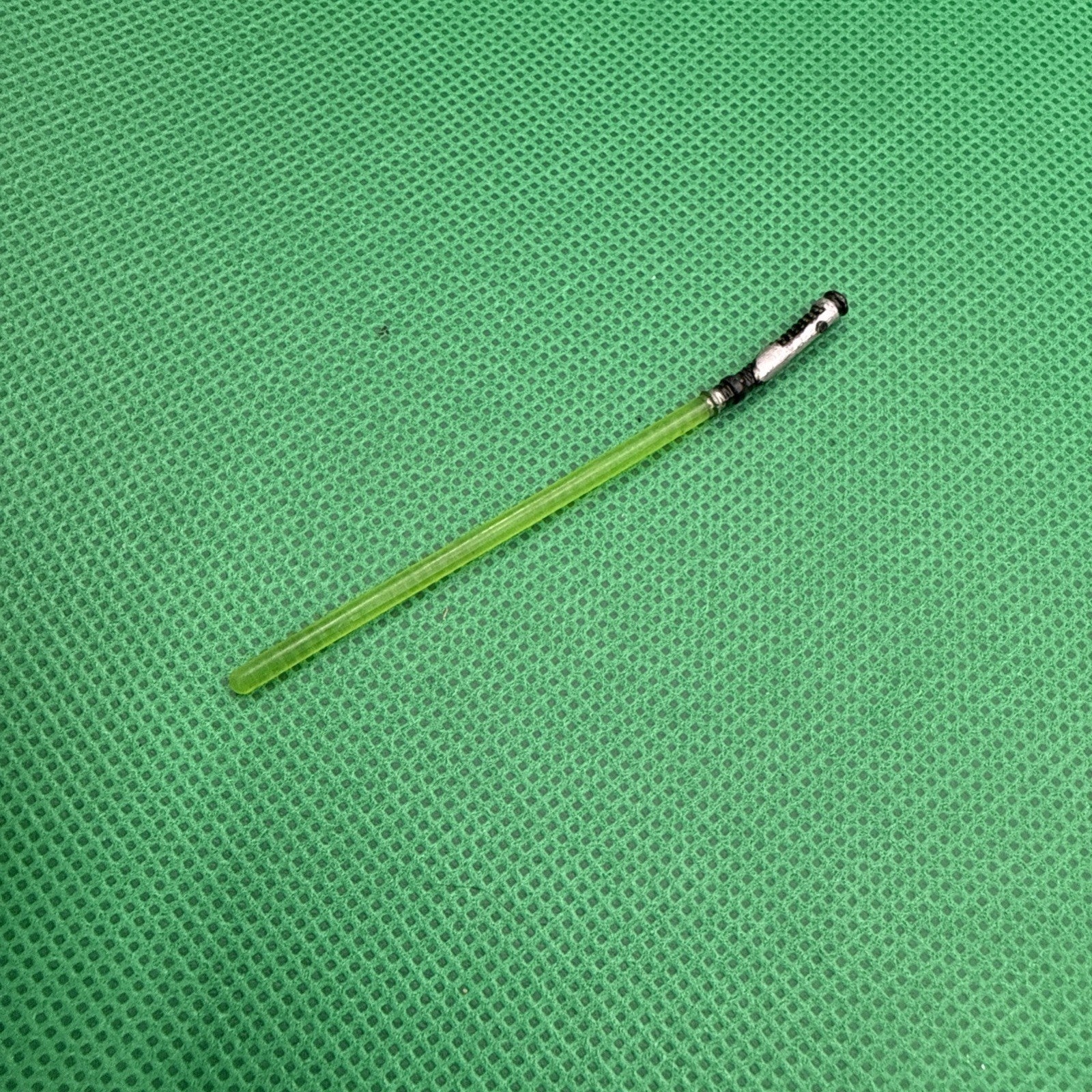 STAR WARS Hasbro 3.75" figure accessory light saber lightsaber Jedi Green - toyscardscomics