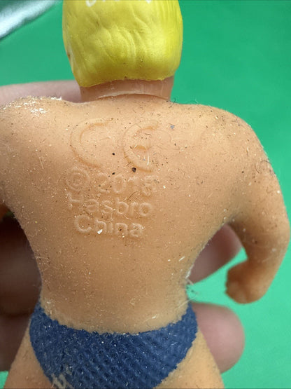 Stretch Armstrong Stretchy Action Figure 3.5" 2018 Hasbro - toyscardscomics