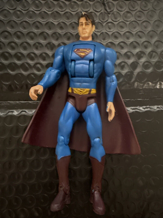Superman Returns 2006 Flying Attack Superman Brandon Routh Figure 5.5in - toyscardscomics