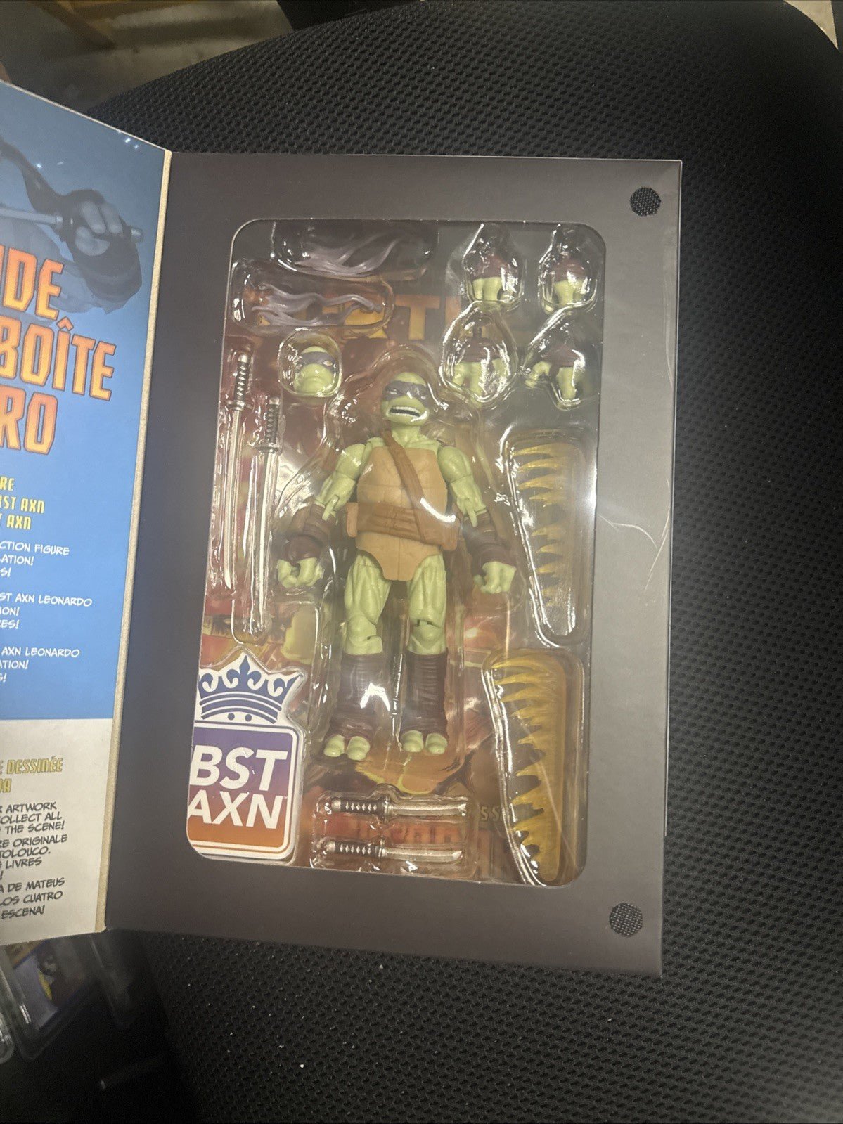 TEENAGE MUTANT NINJA TURTLES LEONARDO COMIC BOOK + ACTION FIGURE - toyscardscomics