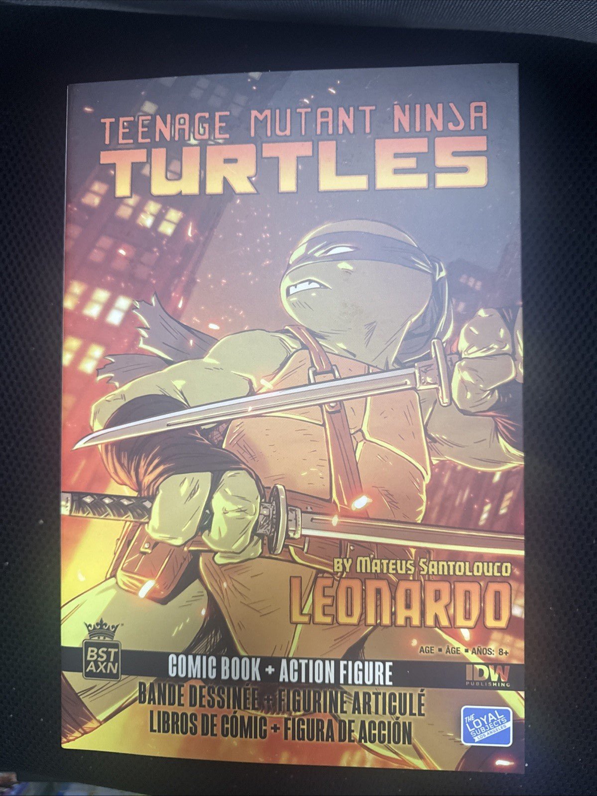 TEENAGE MUTANT NINJA TURTLES LEONARDO COMIC BOOK + ACTION FIGURE - toyscardscomics