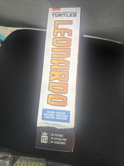 TEENAGE MUTANT NINJA TURTLES LEONARDO COMIC BOOK + ACTION FIGURE - toyscardscomics