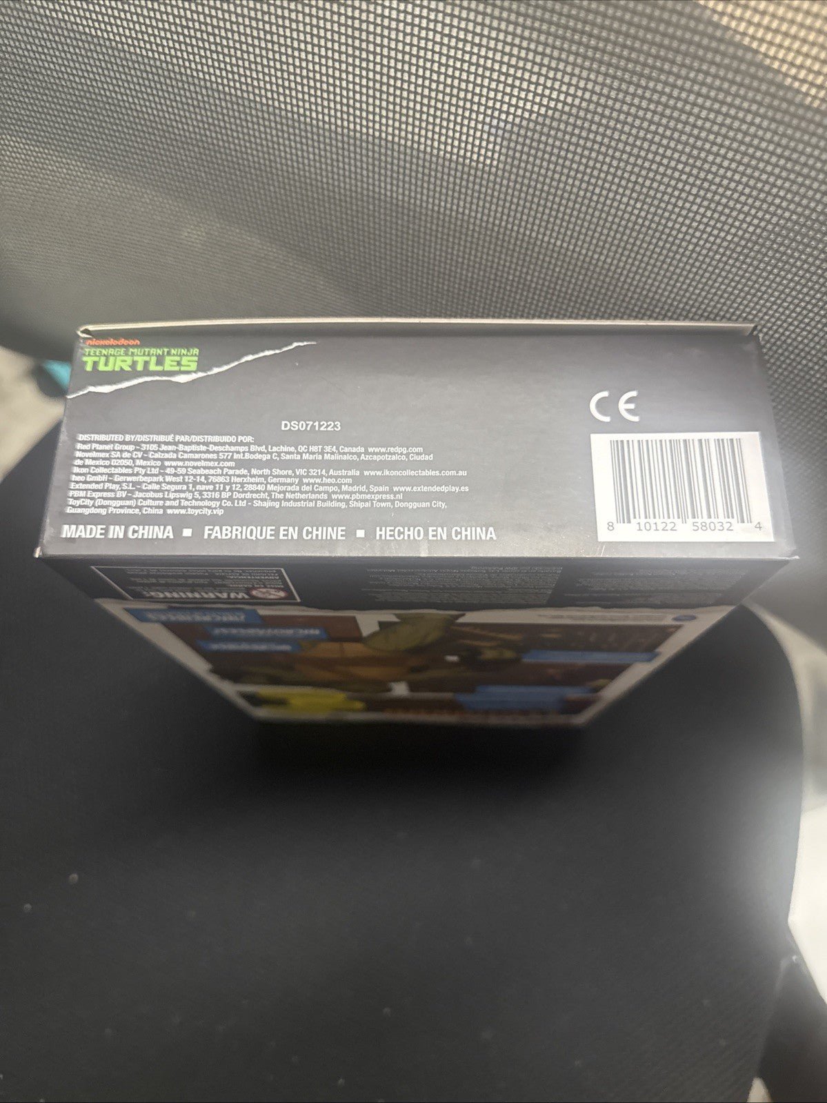 TEENAGE MUTANT NINJA TURTLES LEONARDO COMIC BOOK + ACTION FIGURE - toyscardscomics