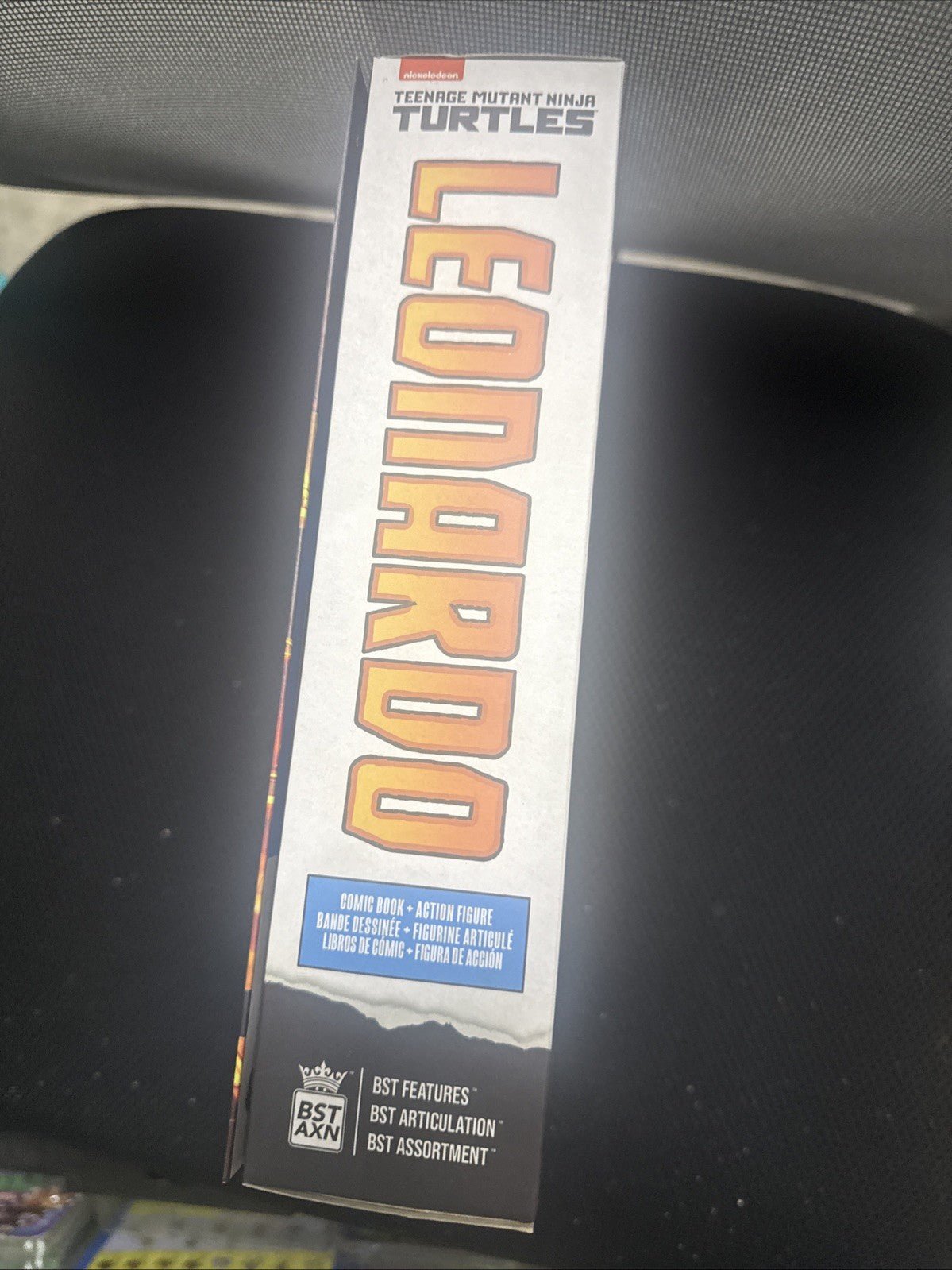 TEENAGE MUTANT NINJA TURTLES LEONARDO COMIC BOOK + ACTION FIGURE - toyscardscomics