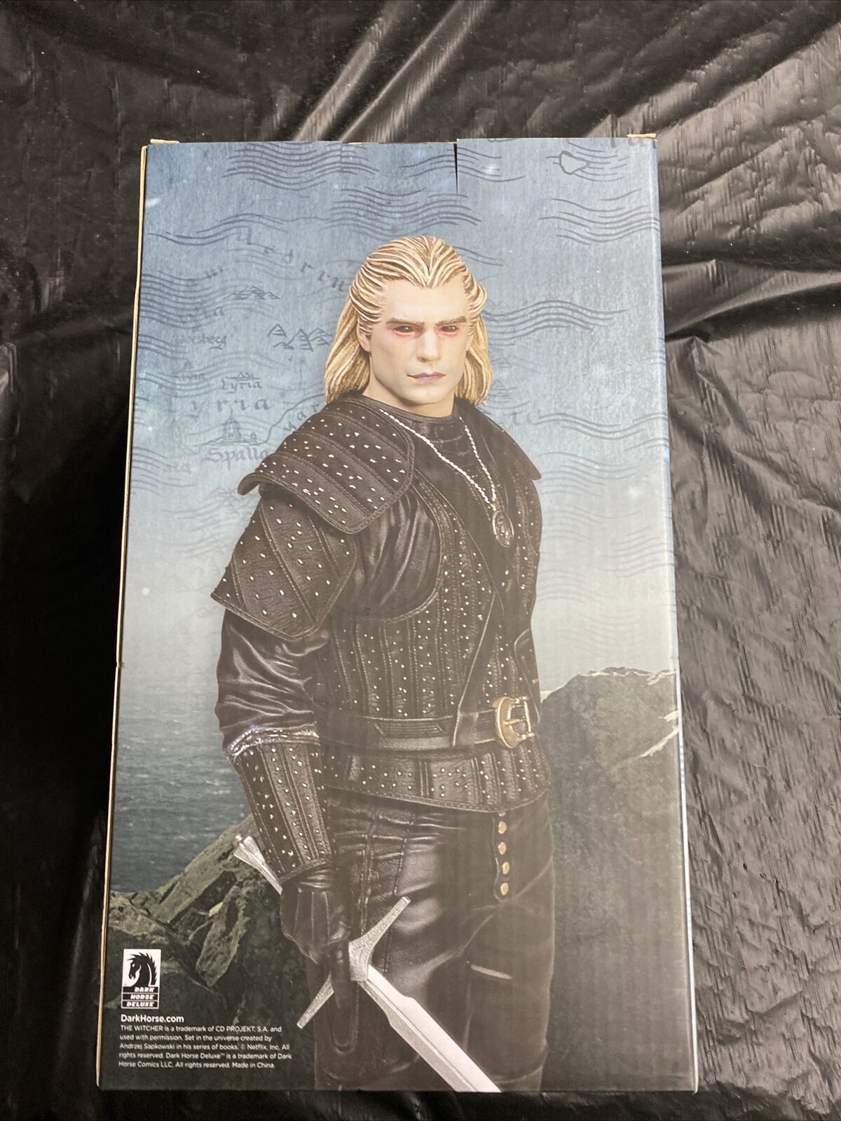 The Witcher Transformed Geralt Dark Horse Figure Walmart Exclusive Netflix - toyscardscomics