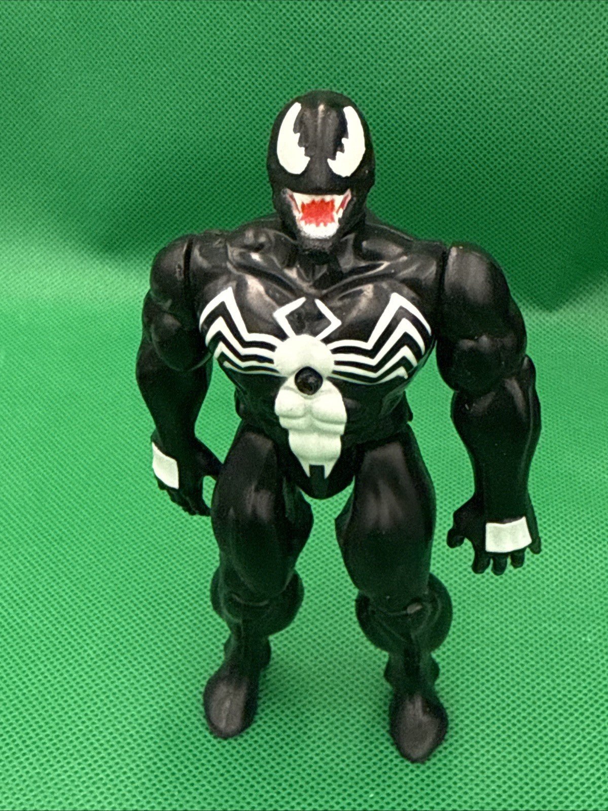 ToyBiz Marvel Venom Marvel Super Heroes 5" Action Figure 1991 - toyscardscomics