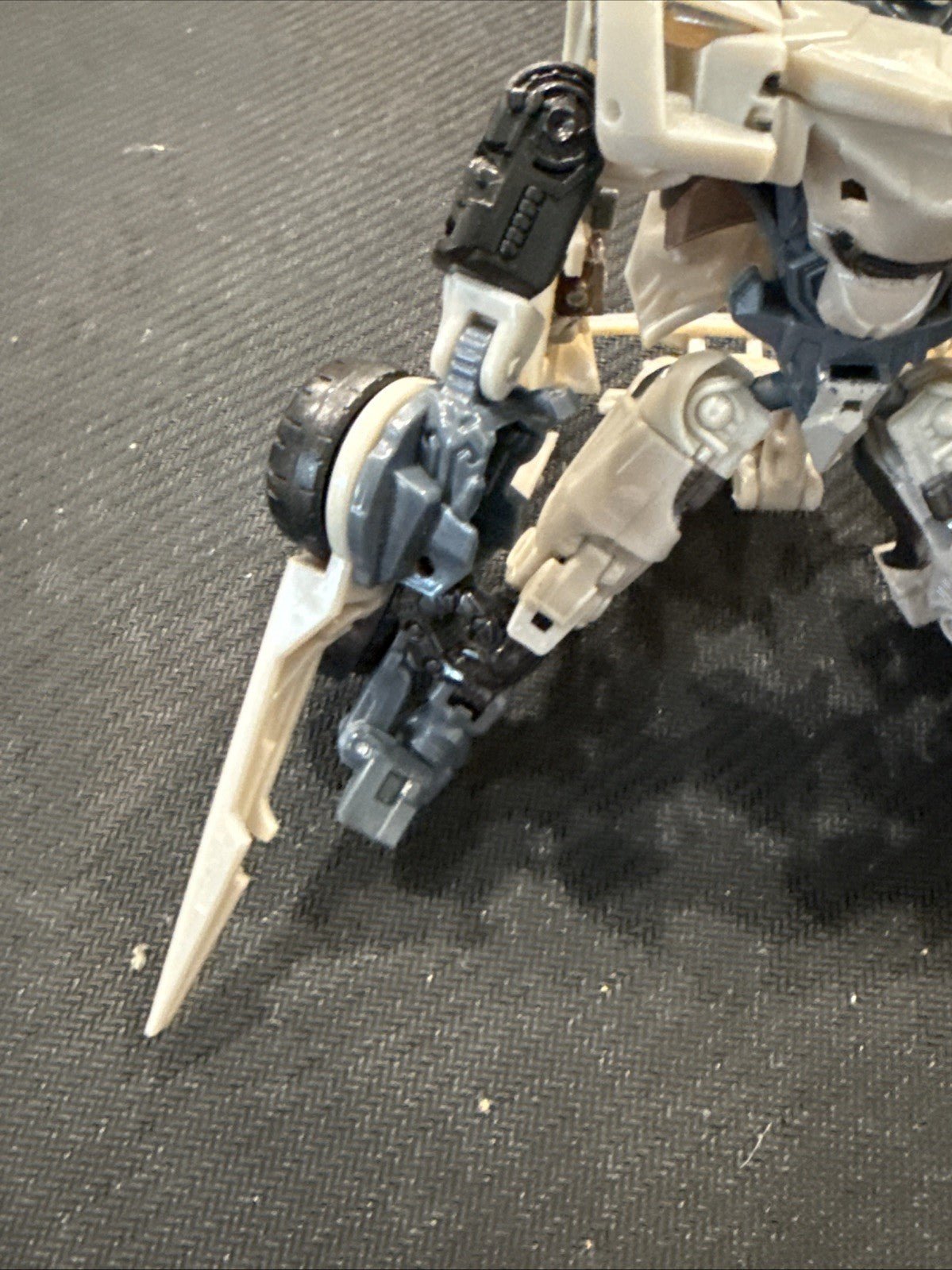 Transformers Dark of the Moon Deluxe Class Sideswipe No Weapon Has All Pannels - toyscardscomics
