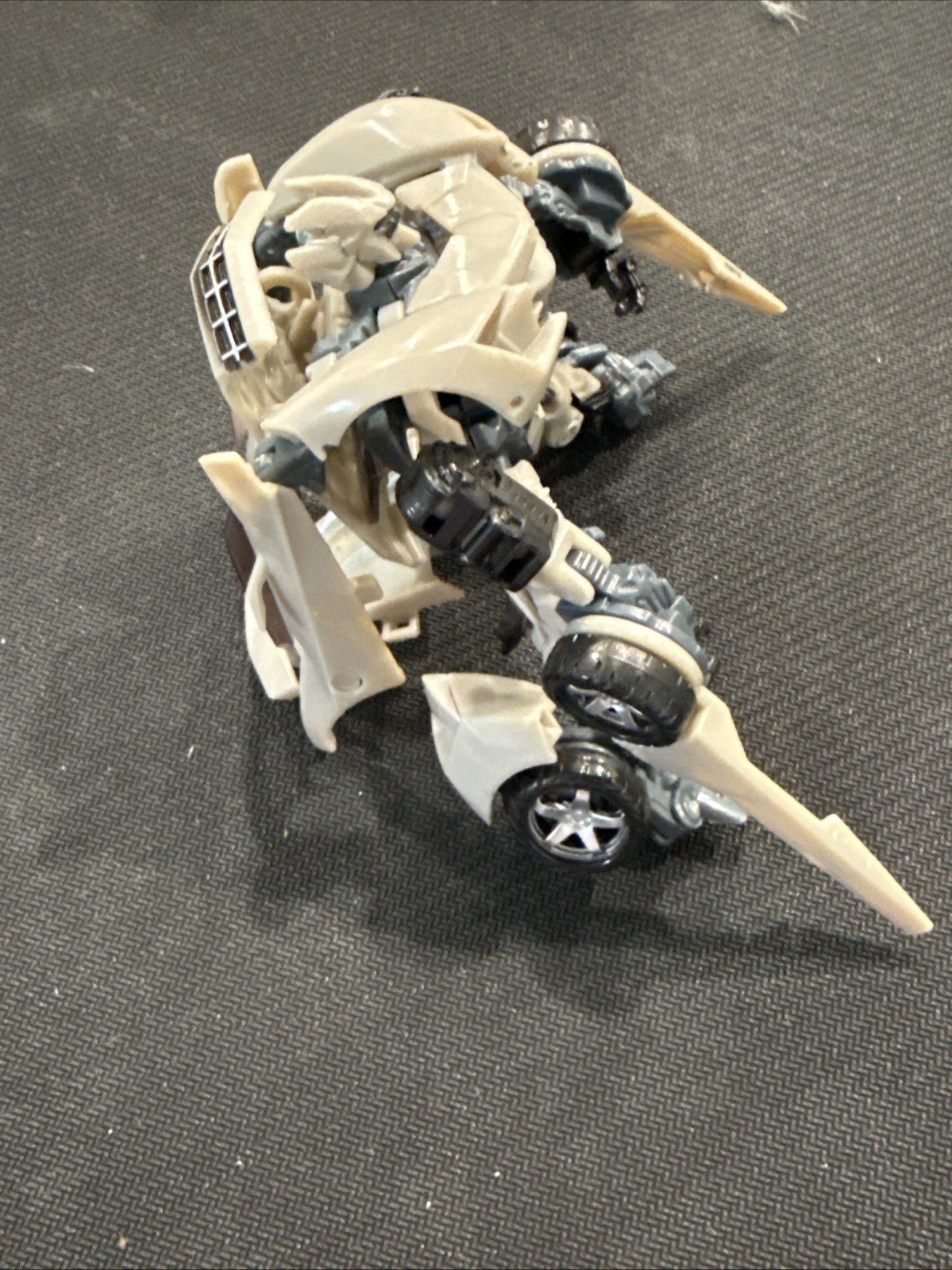 Transformers Dark of the Moon Deluxe Class Sideswipe No Weapon Has All Pannels - toyscardscomics